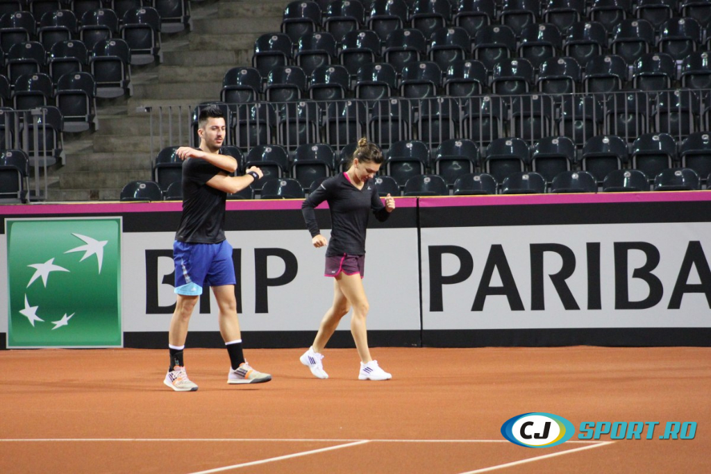 Fed Cup. Simona Halep a intrat în sală. Imagini de la primul antrenament al liderului României