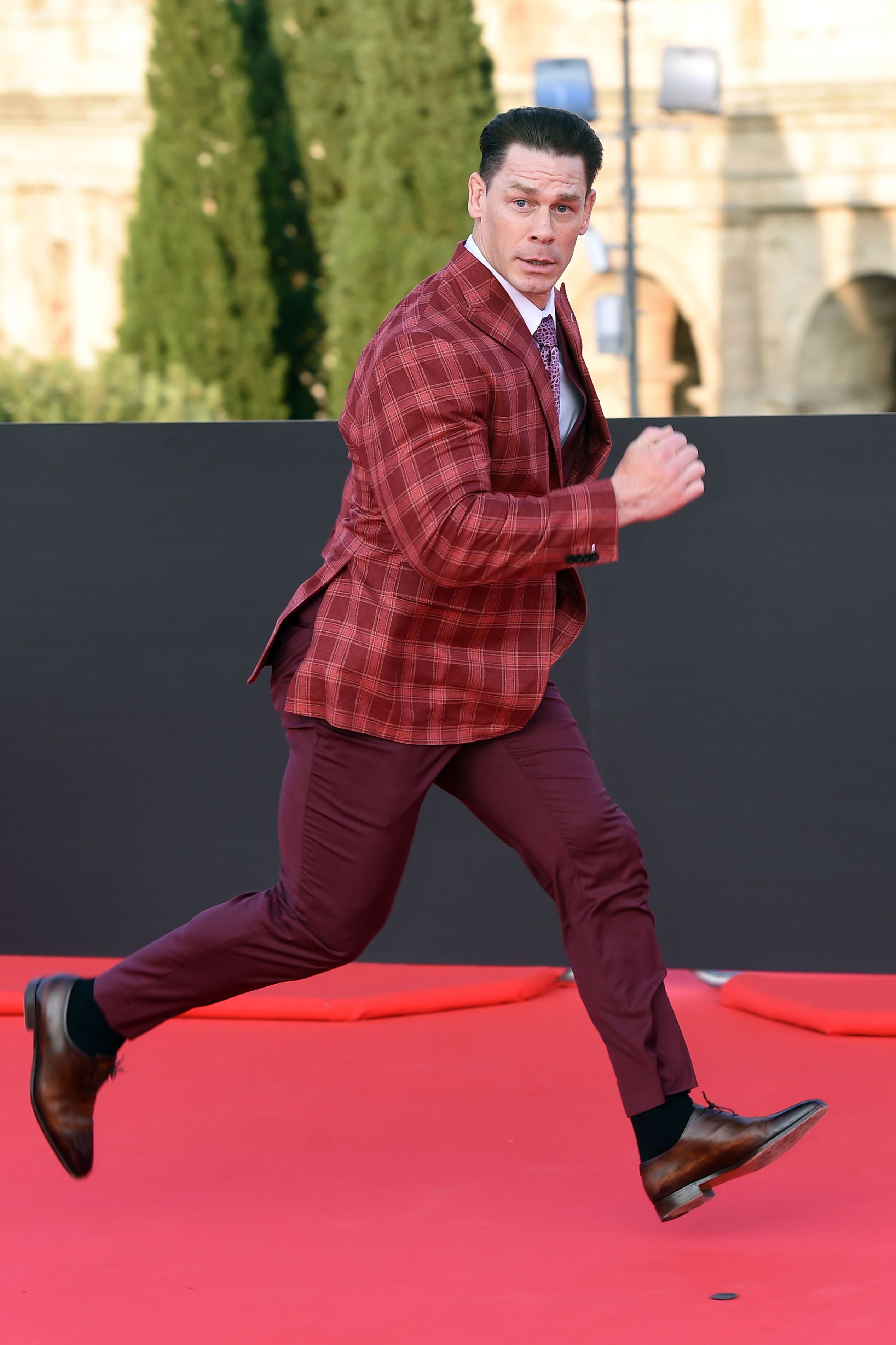 John Cena a apărut complet dezbrăcat pe scena de la Premiile Oscar 2024. Și-a acoperit zona intimă cu un plic | VIDEO