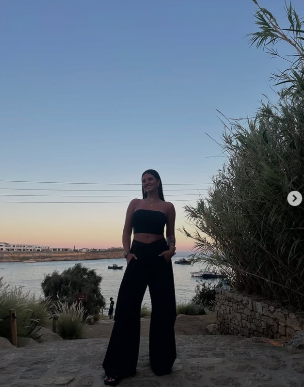 Imagini cu Antonia și cei trei copii din vacanța în Grecia. Artista a făcut furori în costum de baie