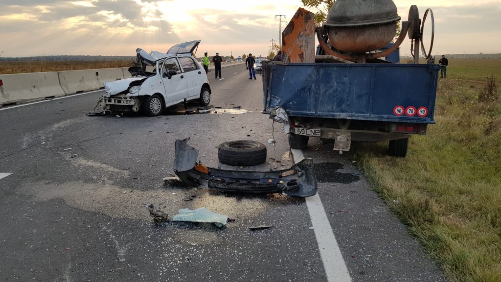Accident cu trei mașini pe DN1, în zona localității Băicoi. Doi oameni au murit și un altul a fost grav rănit