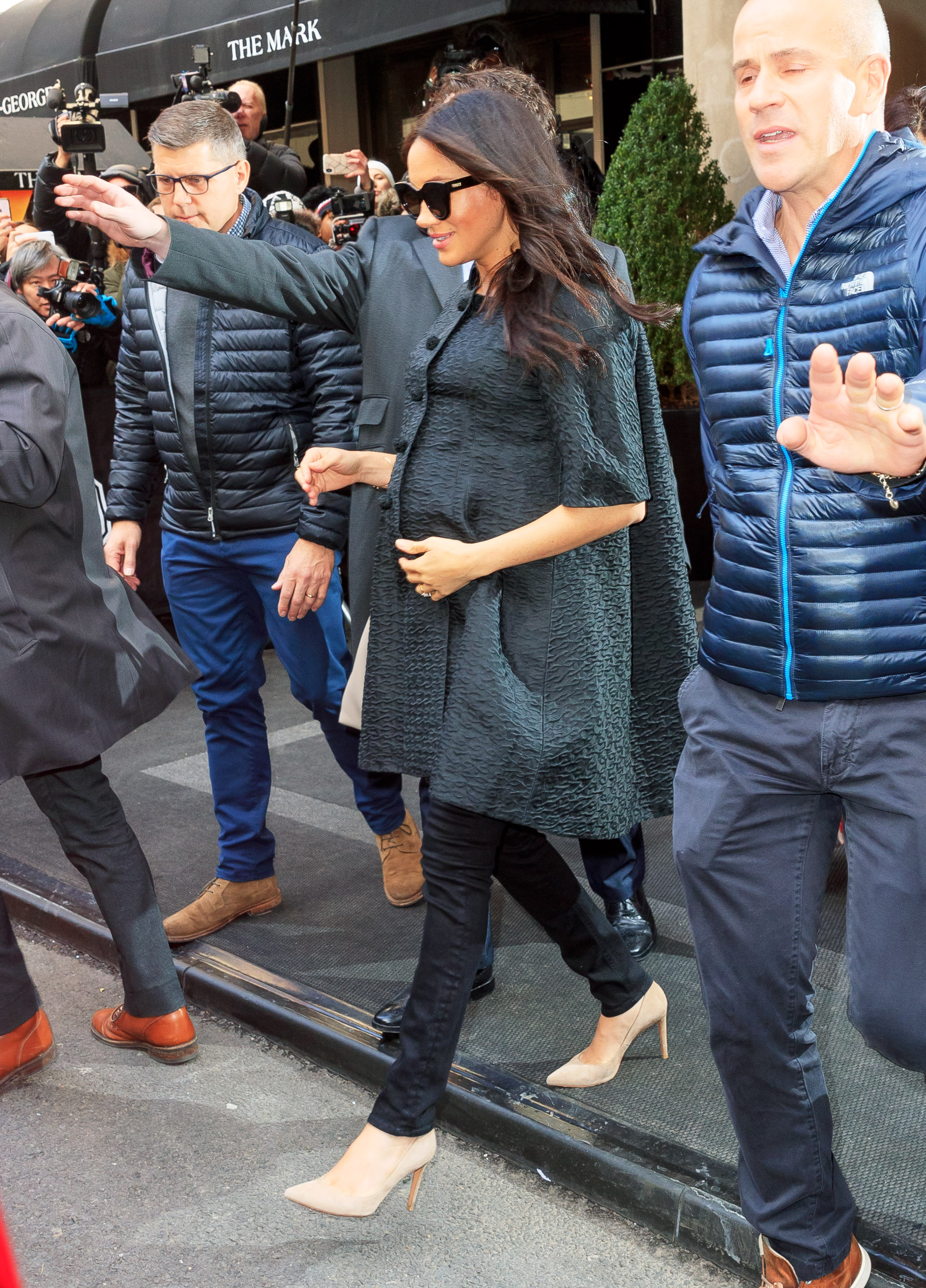 FOTO | Meghan Markle a petrecut alături de prieteni în New York. Cu cine a fost văzută Ducesa de Sussex