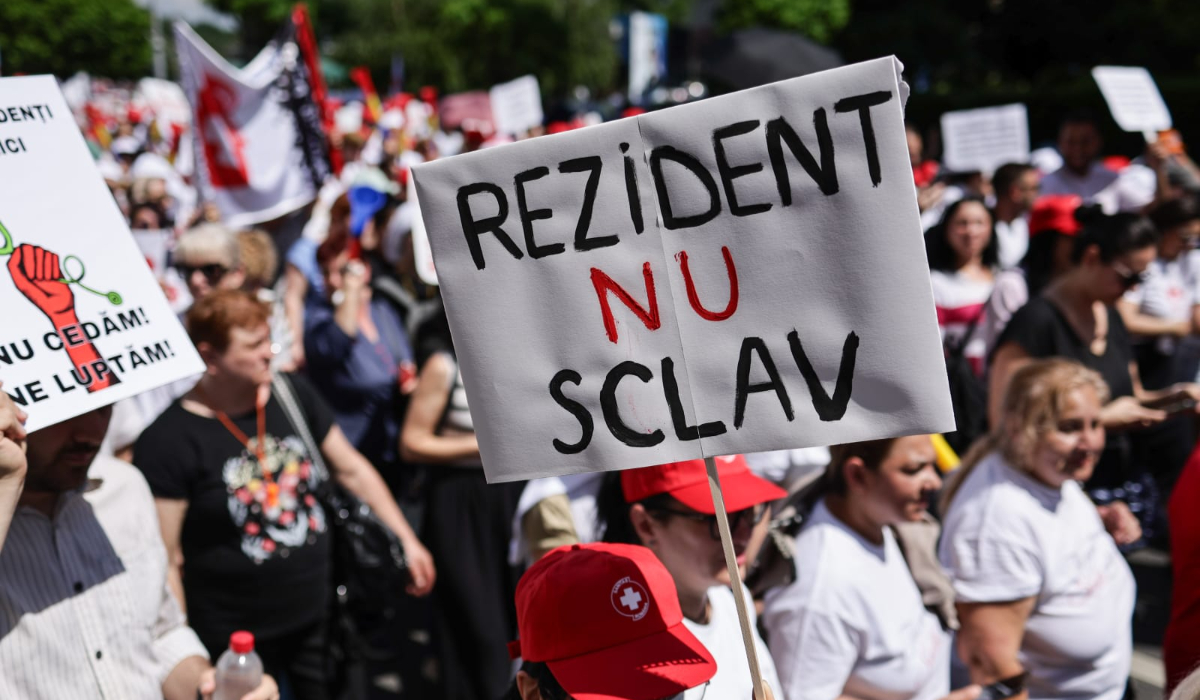 Proteste din cauza legii salarizării: sindicaliștii SANITAS, angajații de la Fabrica de Arme Cugir, ANAF și magistrații se revoltă