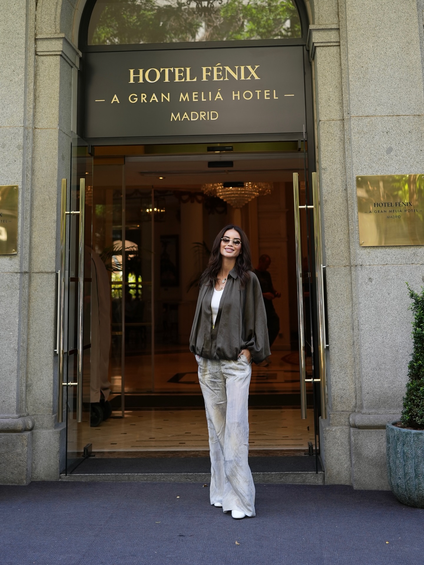 Geanina Ilieș și Jennifer Lopez, cazate la același hotel în Madrid. „Poate bem un suc înainte de interviu”