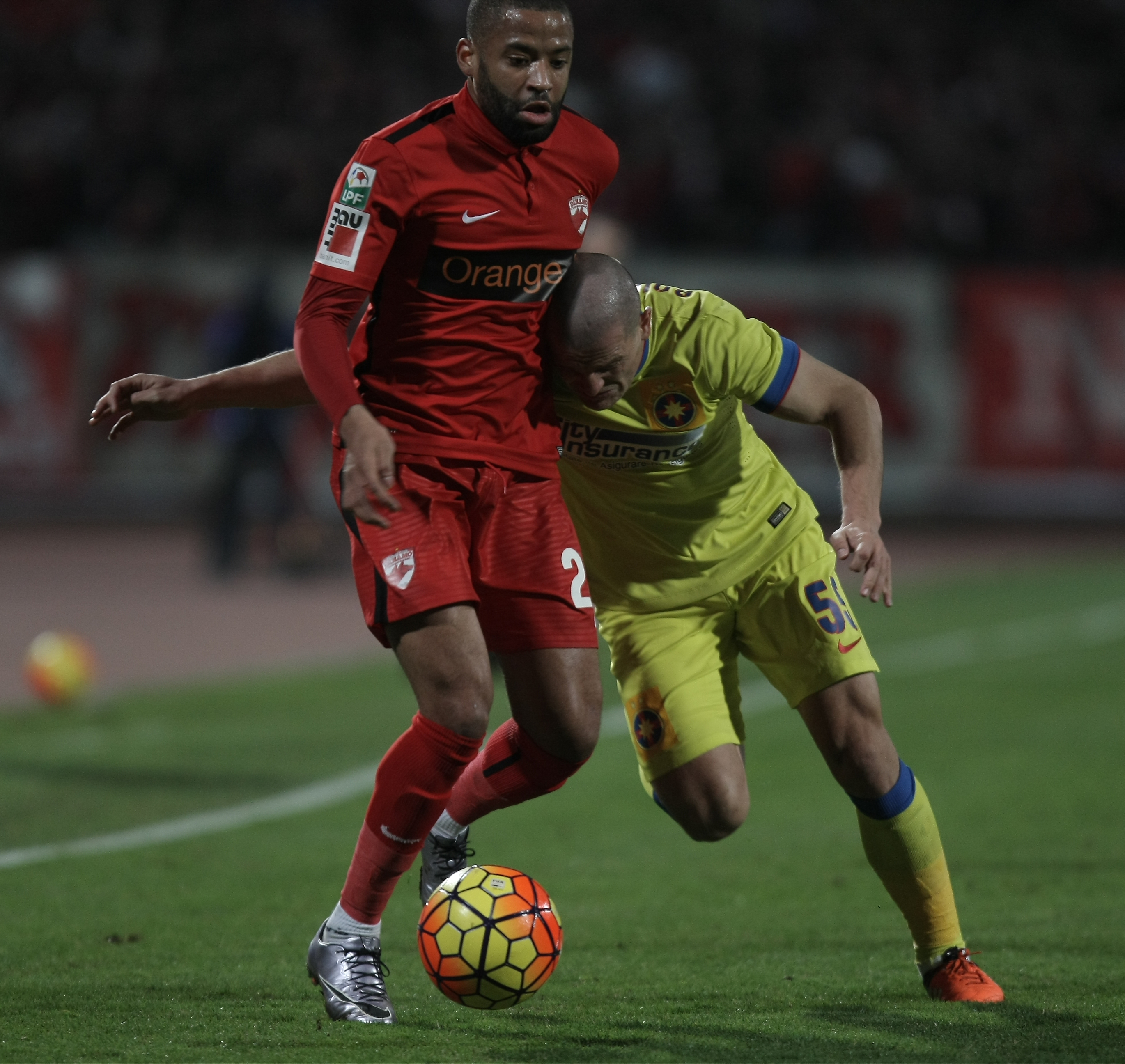Cupa României, semifinale (tur): Dinamo - Steaua 0-0 ^"Câinii roşii" au cerut două penalty-uri, Stanciu a ţintit bara! / FOTO & VIDEO
