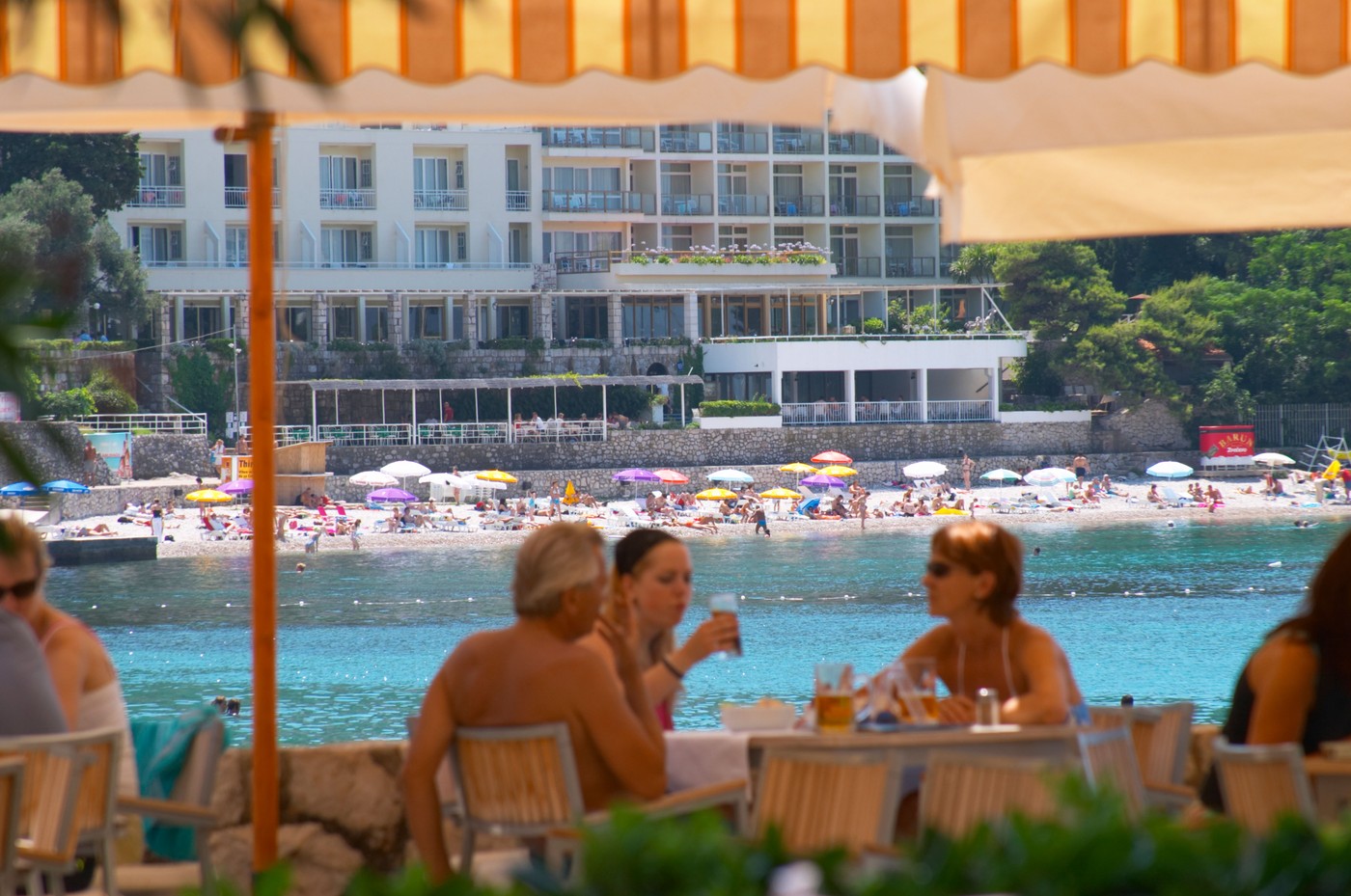 Nemci sabrali koliko košta letovanje u Hrvatskoj: Lignje 25 evra, Aperol 11, a tek cena obične palačinke