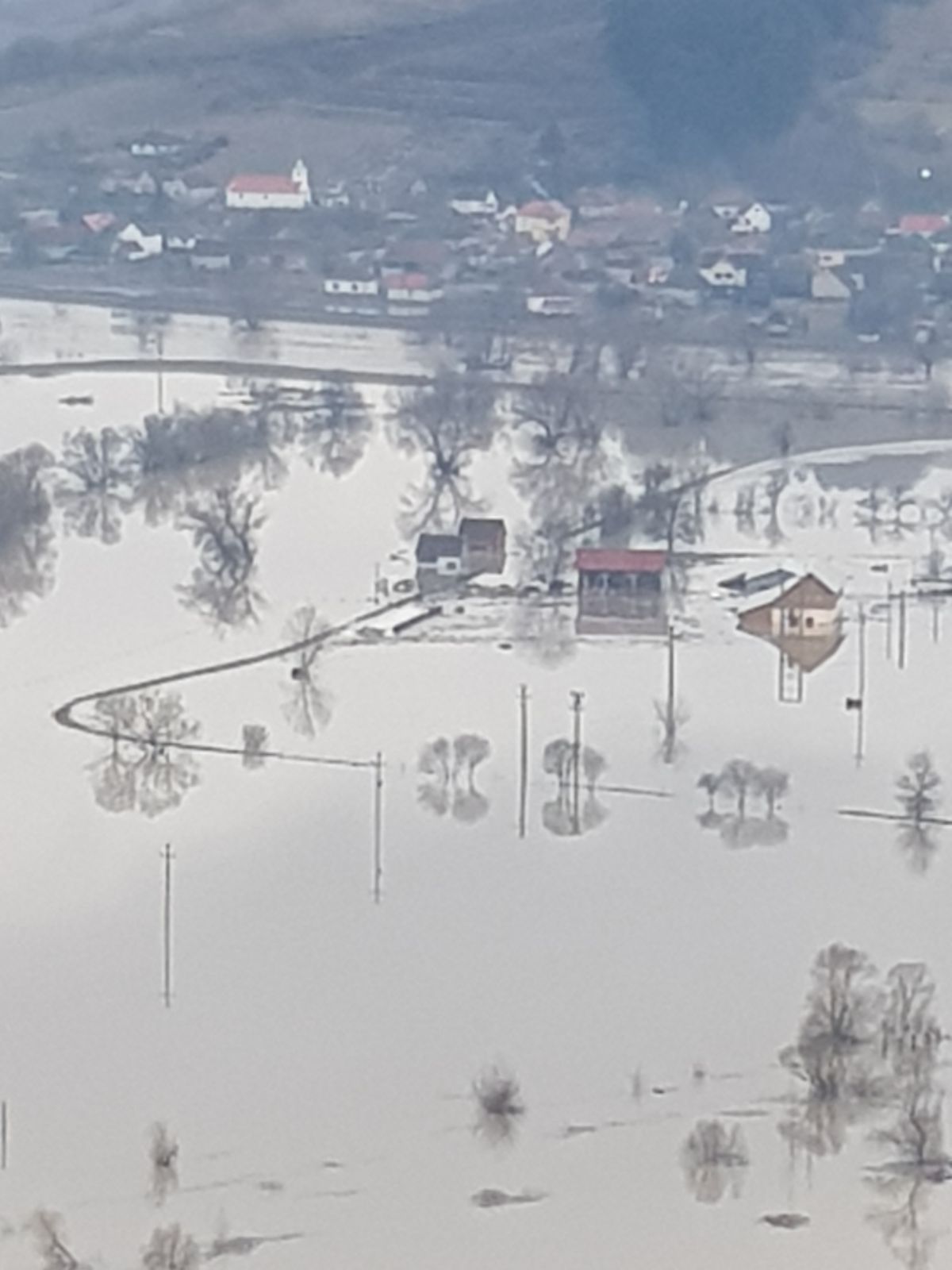 UPDATE/Ministrul de Interne a ajuns în zonele inundate din Covasna şi Braşov. Carmen Dan: "Se poate ajunge la evacuarea forțată a oamenilor” (FOTO&VIDEO)