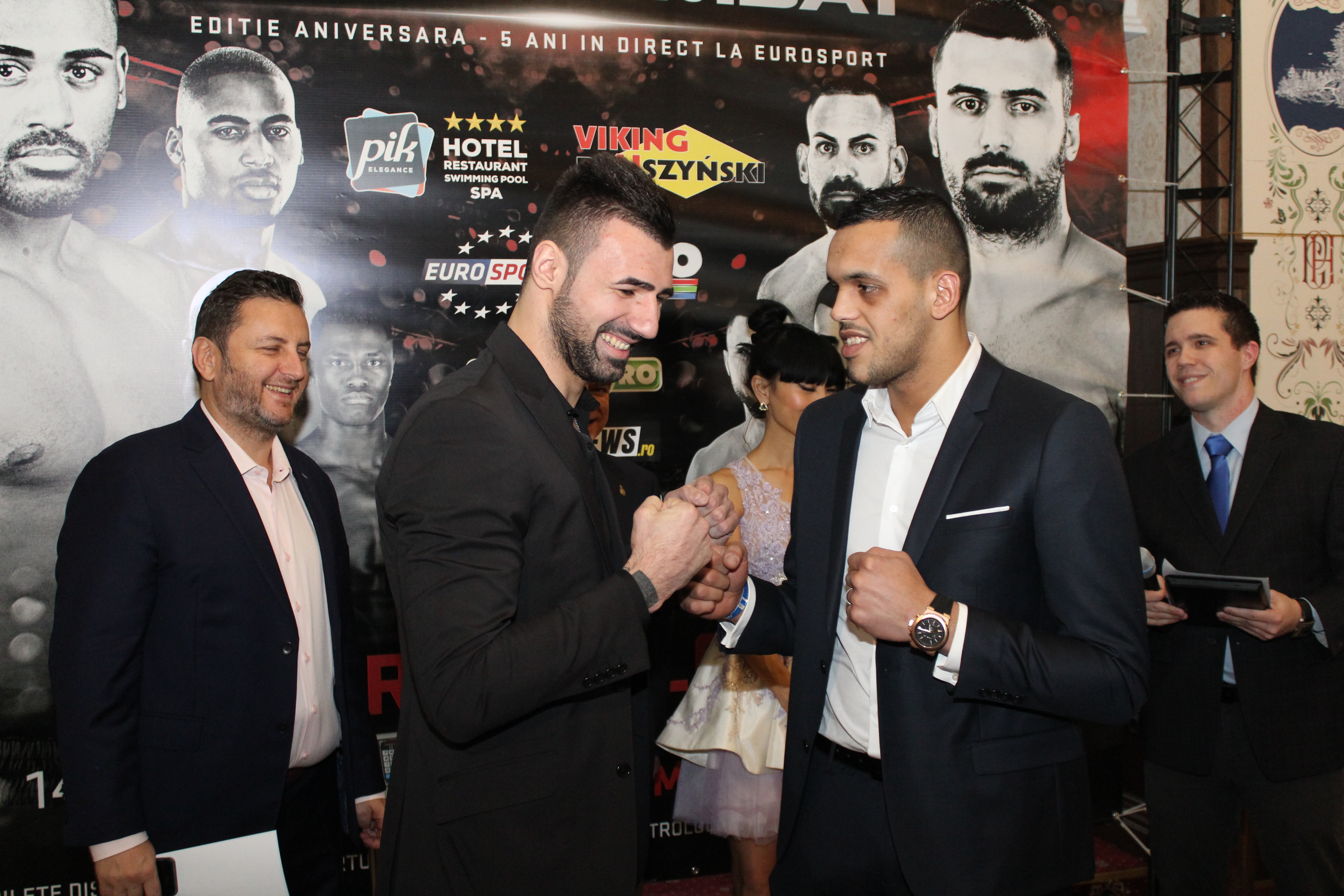 Luptătorii de la Superkombat Ploiești s-au confruntat pentru prima dată la cântarul oficial / GALERIE FOTO