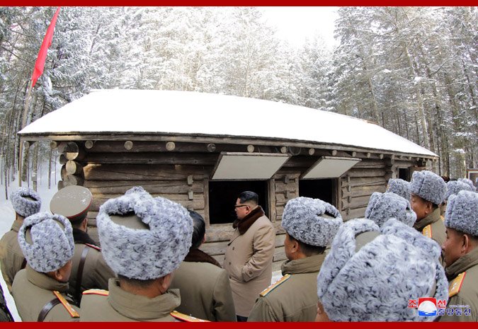 Kim Jong Un, călare pe un cal alb, pe muntele sacru al Coreei de Nord. Imaginile misterioase care prevestesc un anunț major