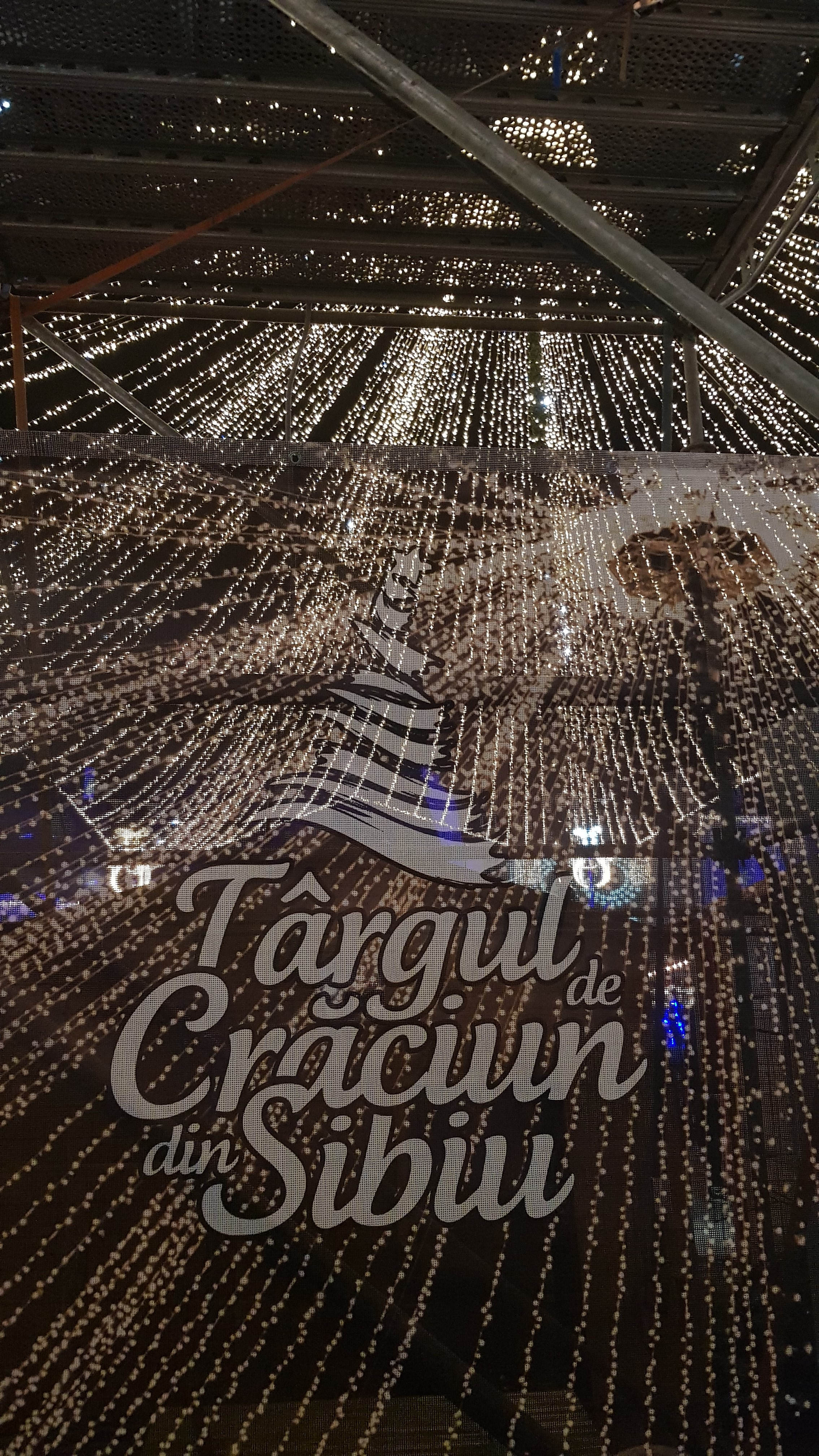 VIDEO&FOTO/ Mii de vizitatori la Târgul de Crăciun din Sibiu, la sfârșitul săptămânii trecute. O bucată din Viena, la prețuri de România