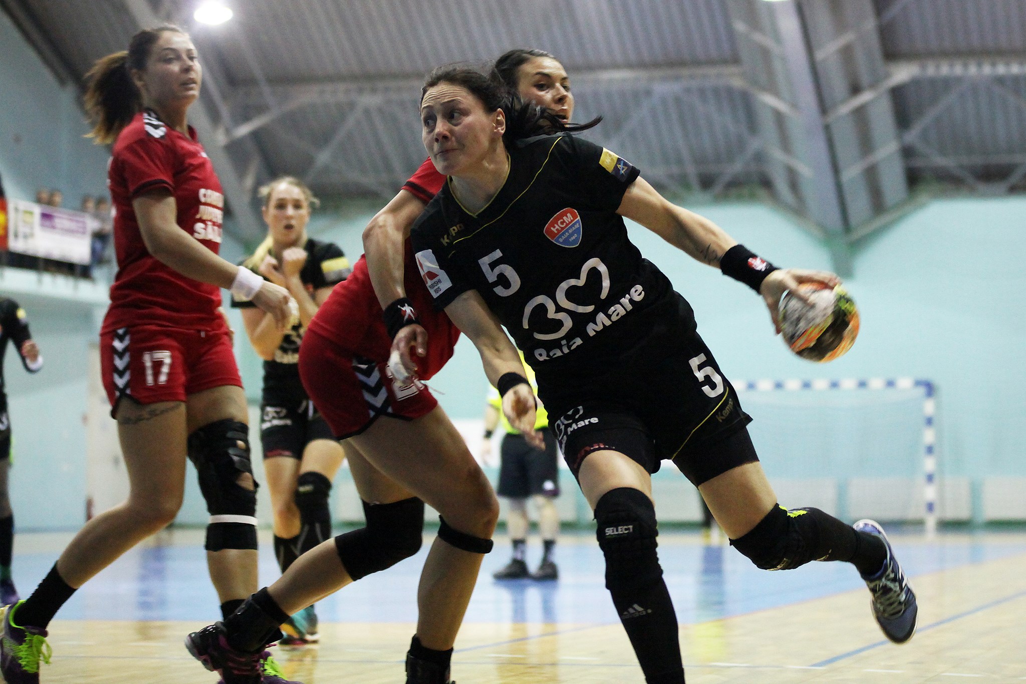 Scandal uriaș la meciul de handbal la Zalău - HCM Baia Mare: ^“Să înjuri ca în codru şi să fii rasist, asta înseamnă sa fii suporter al echipei din Zalău!”