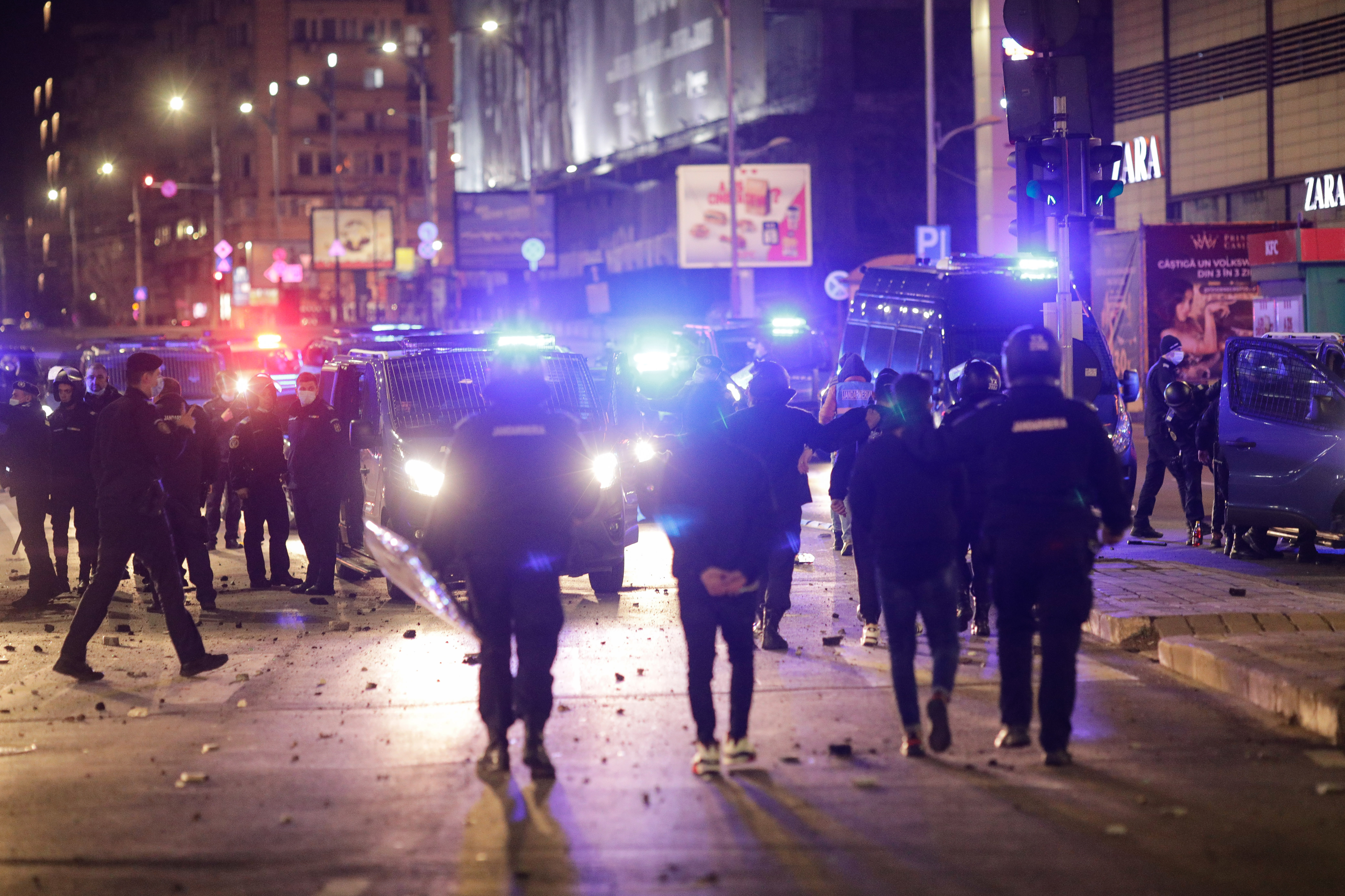 Bilanțul protestelor violente anti-restricții din București: 188 de oameni audiați. Au fost date amenzi de peste 200 de mii de lei