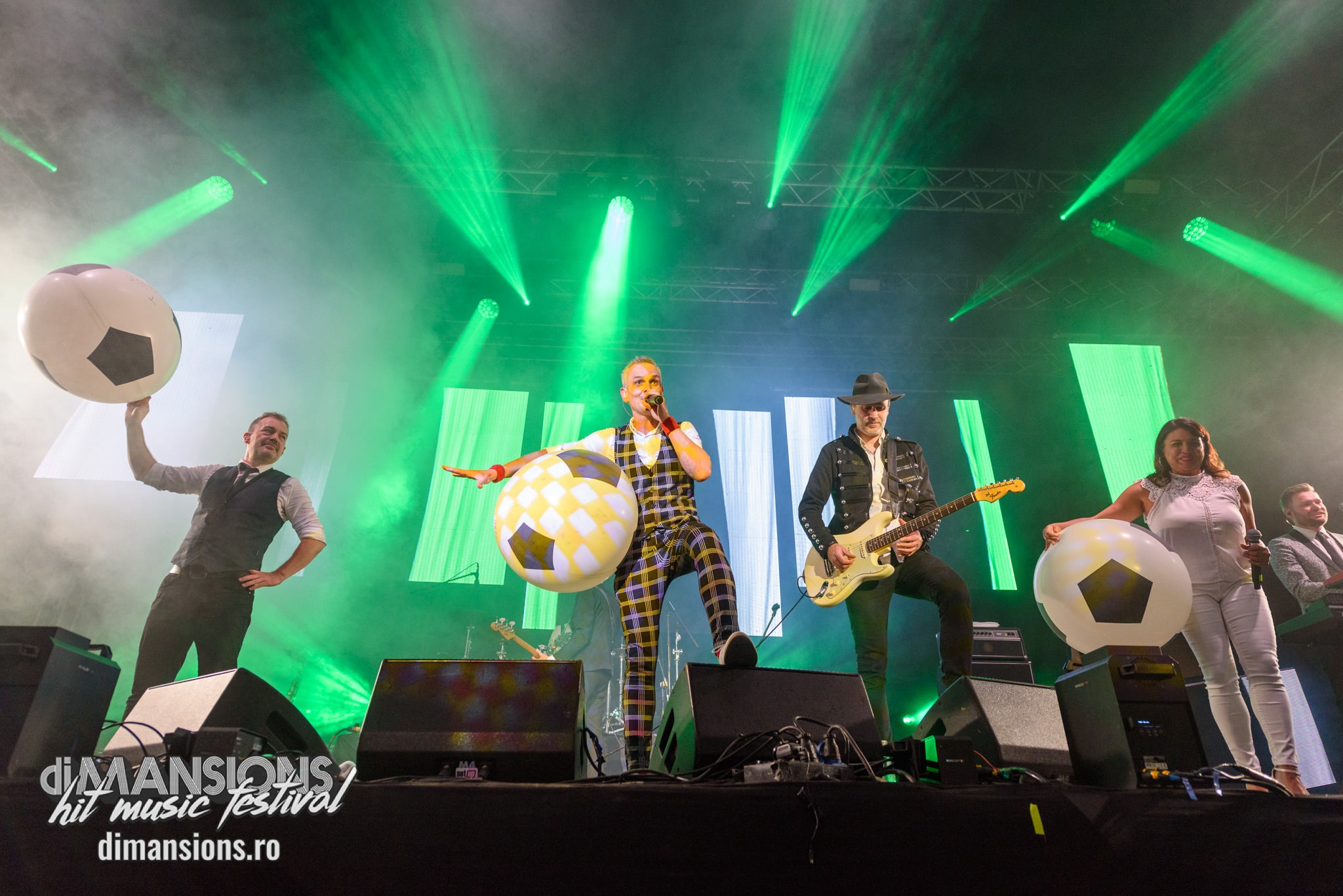 FOTO&VIDEO | La festivalul de la Olteni, Dr. Alban și Snap i-au făcut pe fani să-și rupă hainele de pe ei, Leo Iorga și Compact B i-au emoționat până la lacrimi!