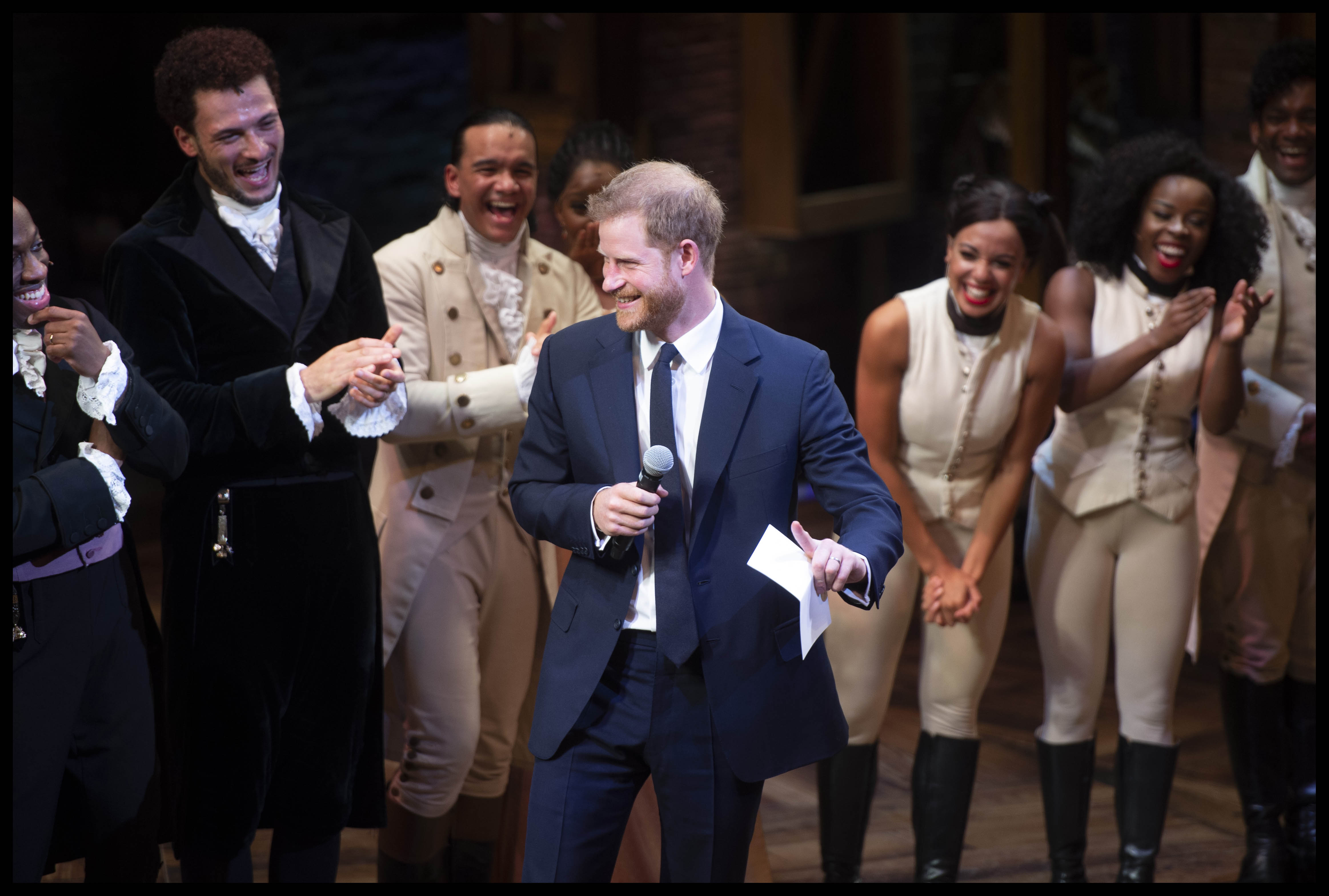 FOTO | Meghan Markle, apariţie de senzaţie într-o rochie tuxedo mini