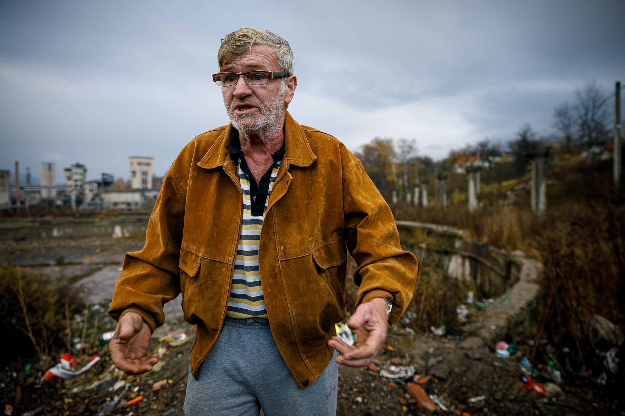 Colonia Bosnia, Petroșani. În cea mai săracă zonă din Valea Jiului, oamenii cer un singur lucru de la conducători: „Să ne dea și nouă pubele!”﻿