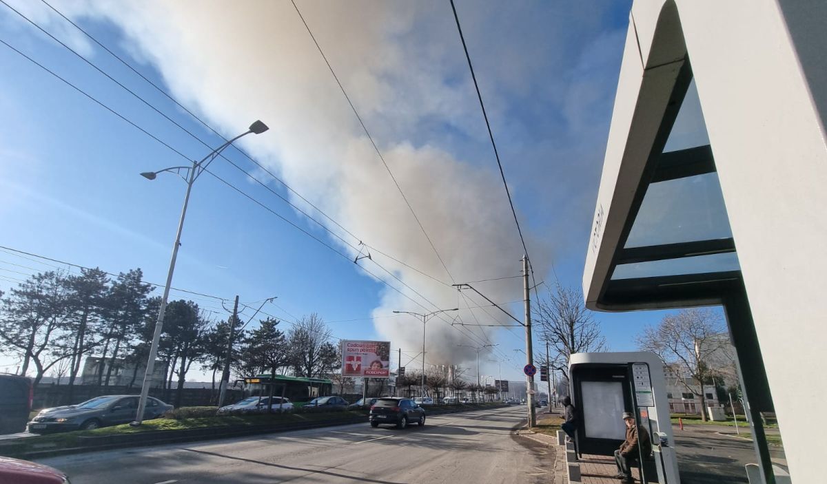 Incendiu puternic la un depozit de pe Bulevardul Iuliu Maniu din București. A fost emis un mesaj RO-Alert