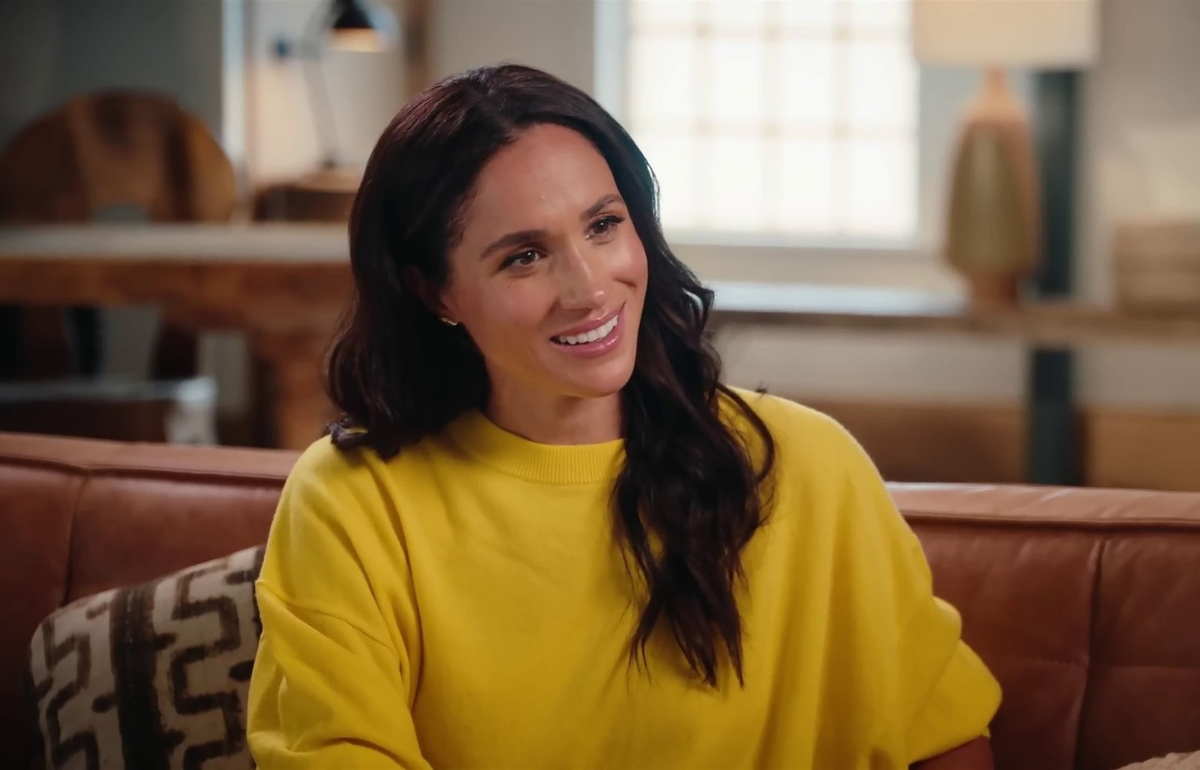 Cum a apărut Meghan Markle la Paris Fashion Week. Soția prințului Harry a atras toate privirile cu ținutele