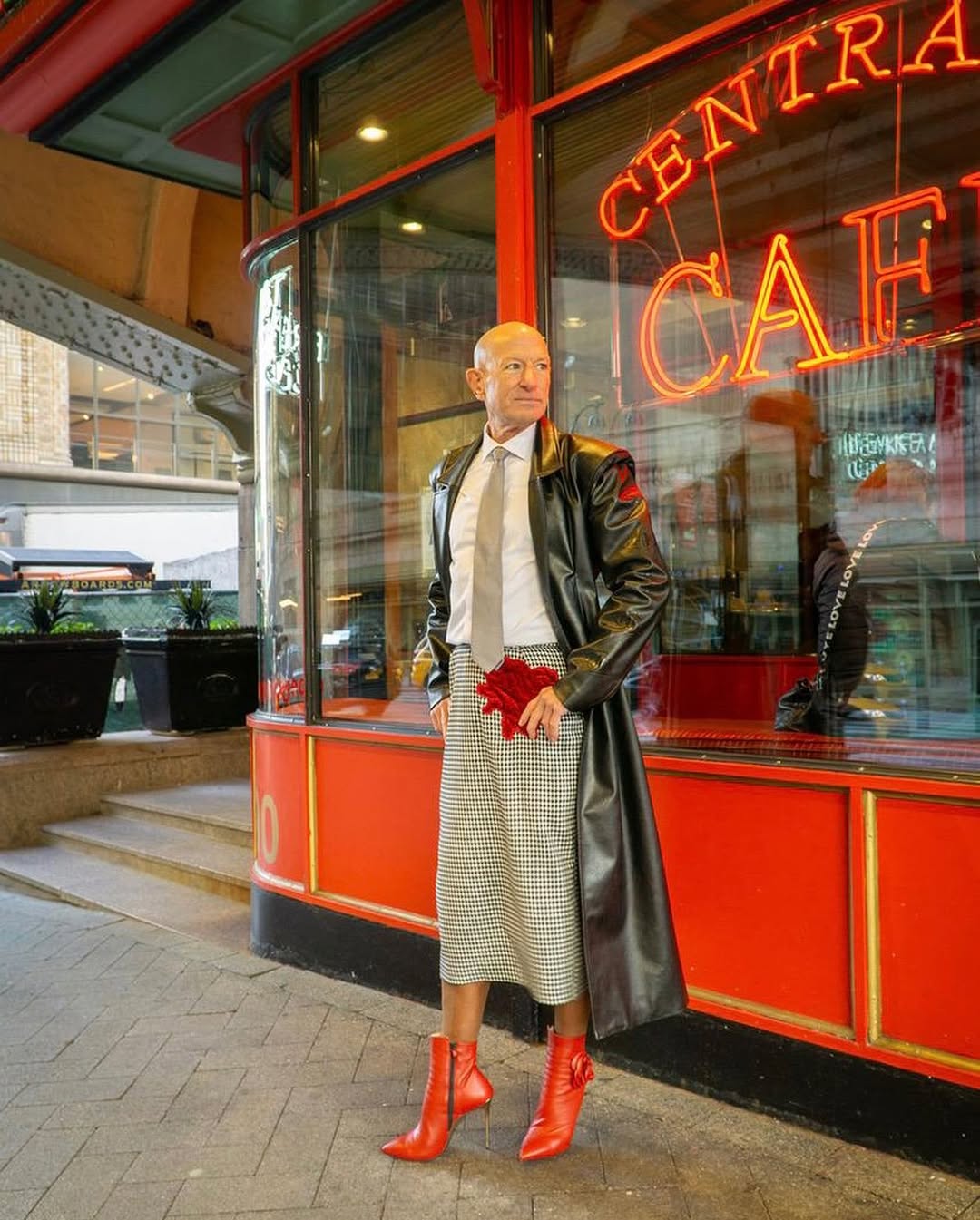 Cine e Mark Bryan, bărbatul în fustă și pe tocuri de la „Chefi la cuțite”. A redefinit moda și toată planeta îl cunoaște