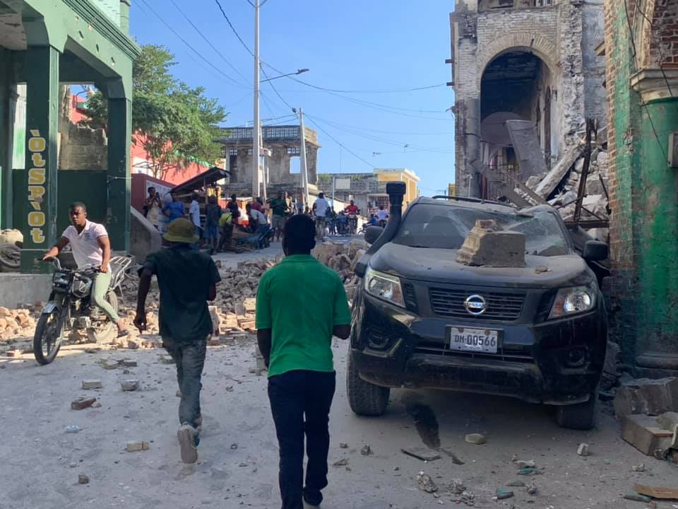 Bilanțul seismului din Haiti a urcat la aproape 1.300 de morți. Sute de oameni, încă dispăruți