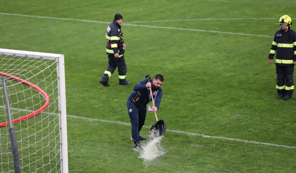 Meciul România - Cipru, în preliminariile CM de fotbal feminin, întrerupt din cauza furtunii din București