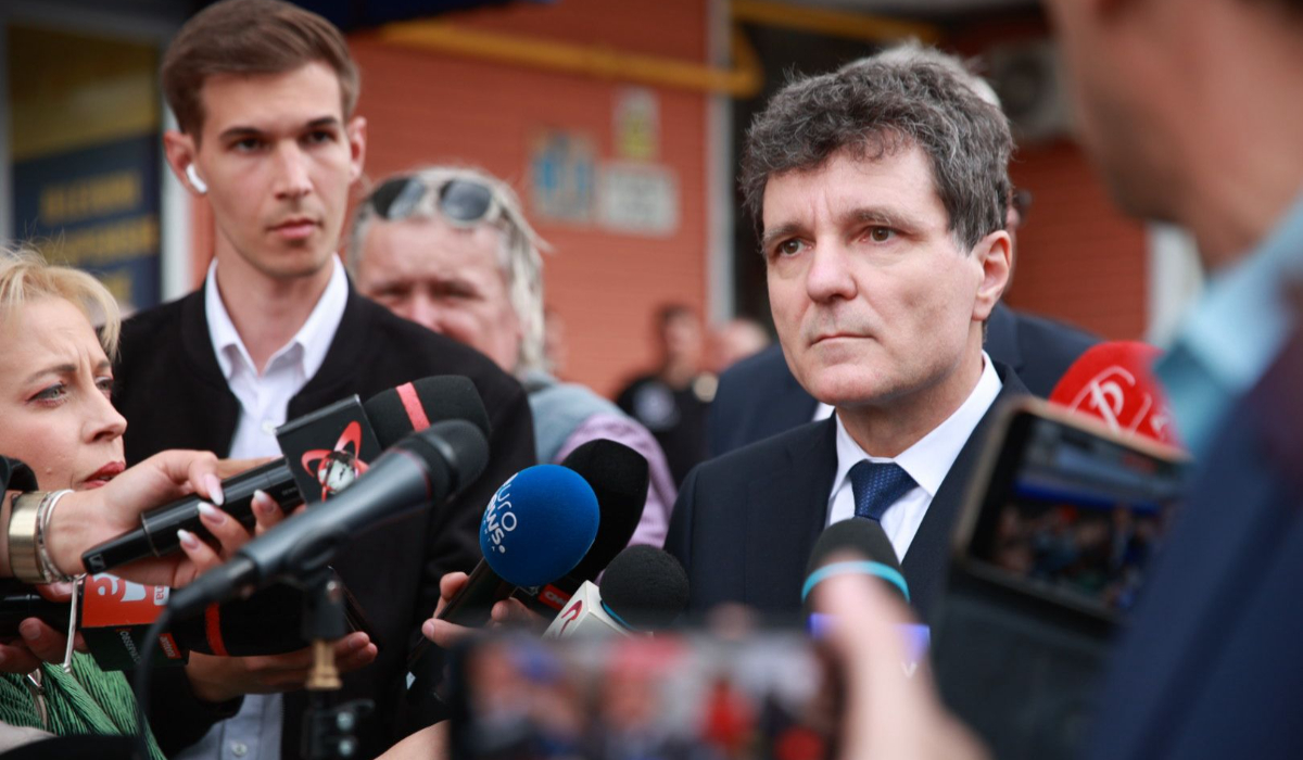 Nicușor Dan, huiduit la Galați, în fața blocului lovit de drona rusească: „De această situație este responsabilă Rusia”