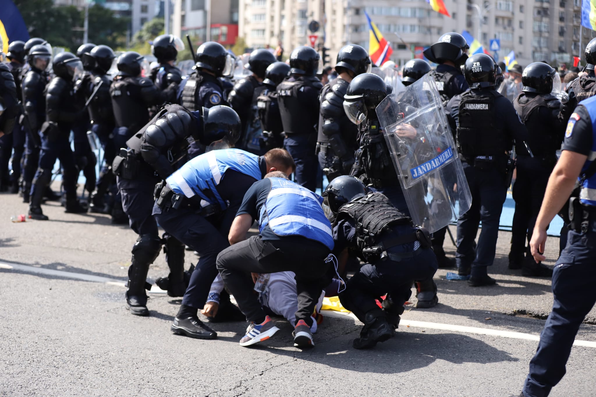 Violențe la protestul fermierilor din Piața Victoriei