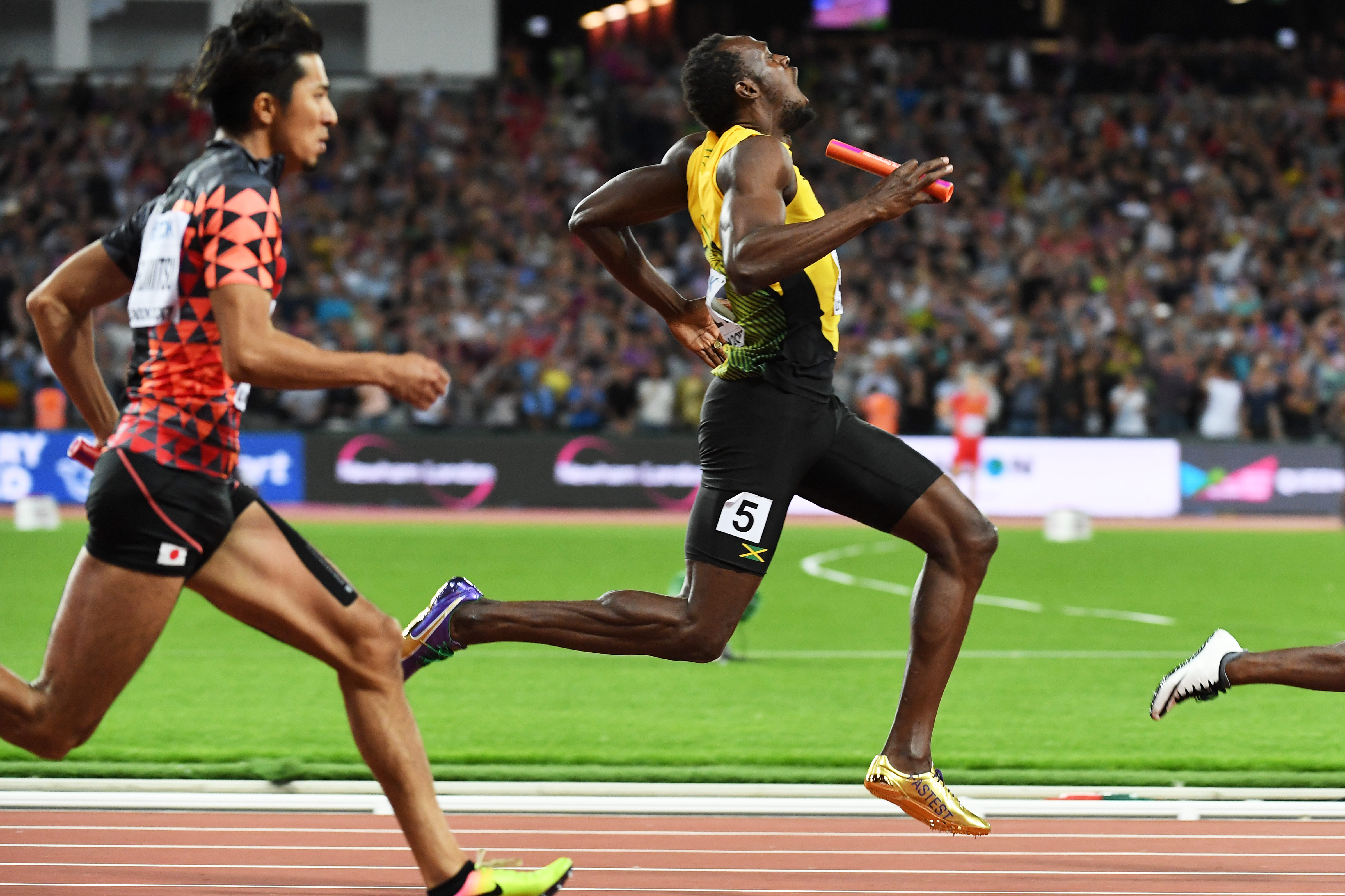 Fiasco Bolt! Marele atlet jamaican s-a accidentat în ultima sa cursă, finala de 4x100 metri de la Mondialele de atletism câștigată de Marea Britanie