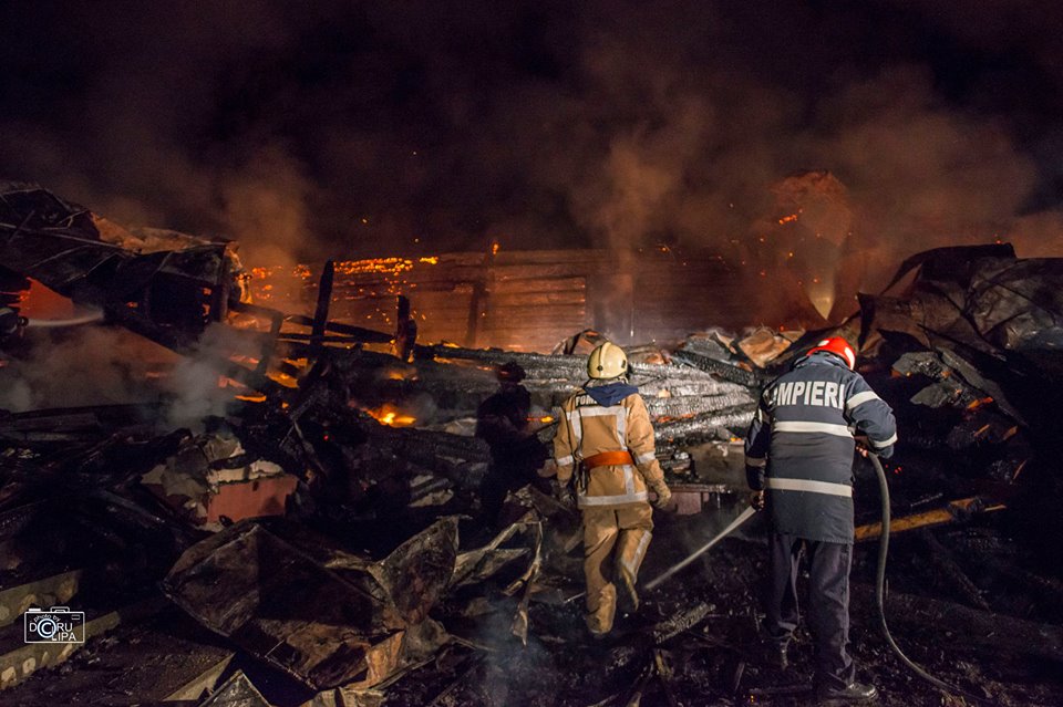 FOTO | O biserică din județul Suceava a ars din temelii