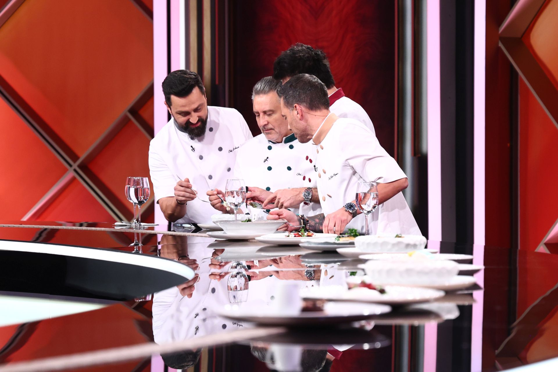 Finala Chefi la cuțite 2026, sezonul 17. Cine este concurentul care a câștigat trofeul și marele premiu. „Nu-mi vine să cred”