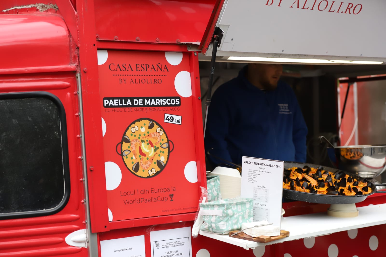 Bucharest Street Food Festival a început. Ce găsiți pe Bulevardul Kiseleff: de la burgeri la paella, plus dulciuri pentru toate gusturile