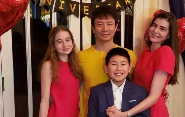 Cum se înțelege Irina Columbeanu cu Mr. Pink, soțul Monicăi Gabor: „Și tati, și Mr. Pink, și mami, toți m-au crescut într-un fel”. Gestul lui a emoționat-o
