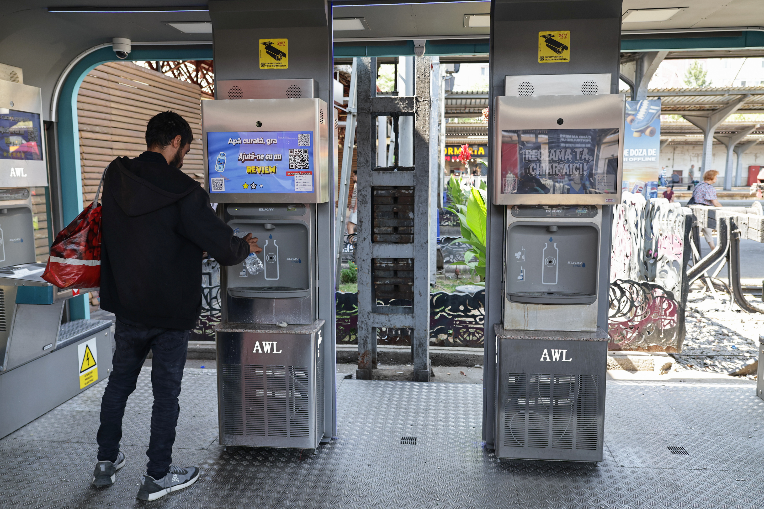 Icoane, merdenele și chiloți. Între istorie și mizerie: ce s-a ales de una dintre cele mai importante clădiri din București