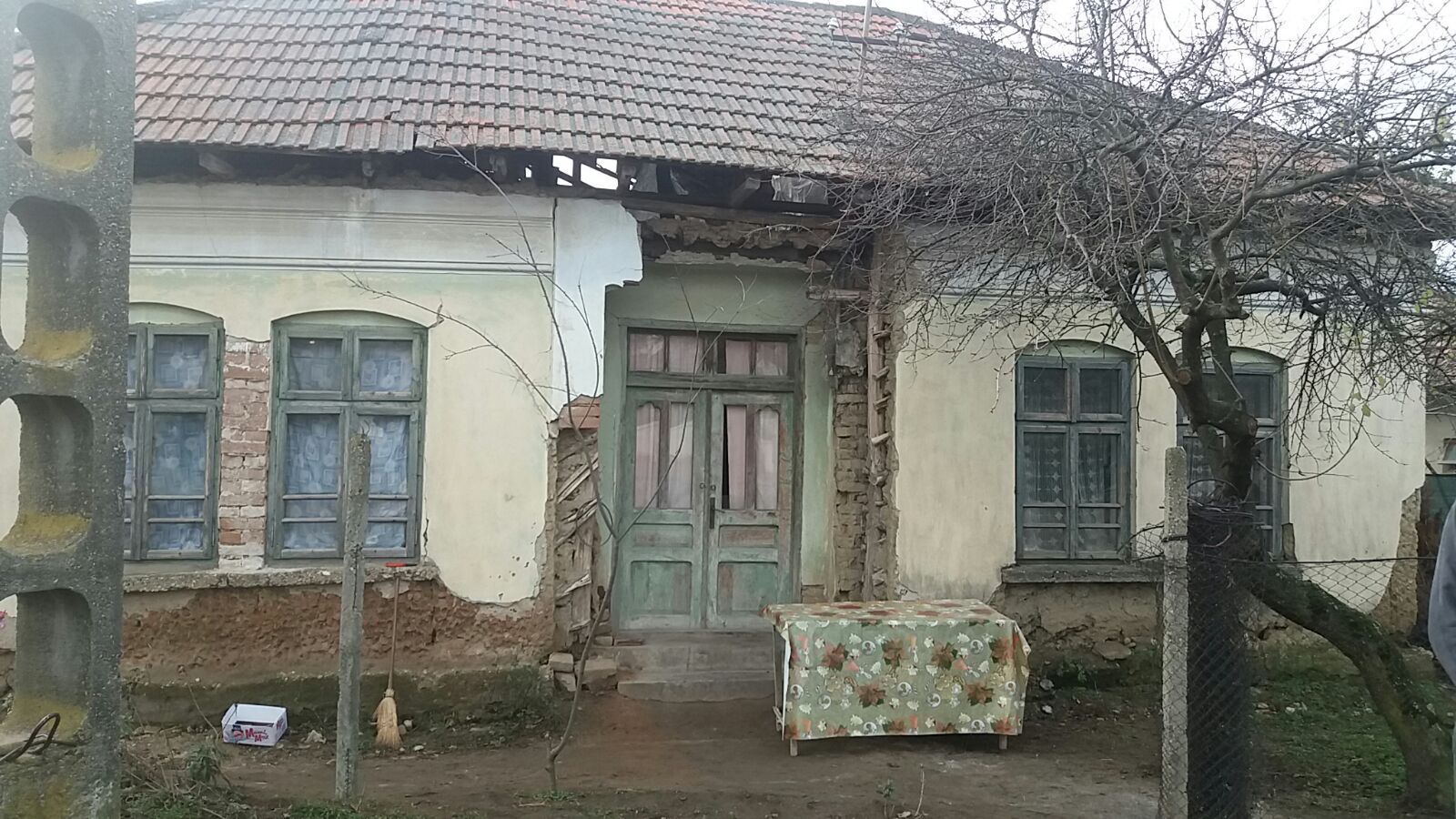 REPORTAJ: Două familii îndoliate după crima de la metrou. Alina, copilul adoptat de vecini din cauza sărăciei în care trăia