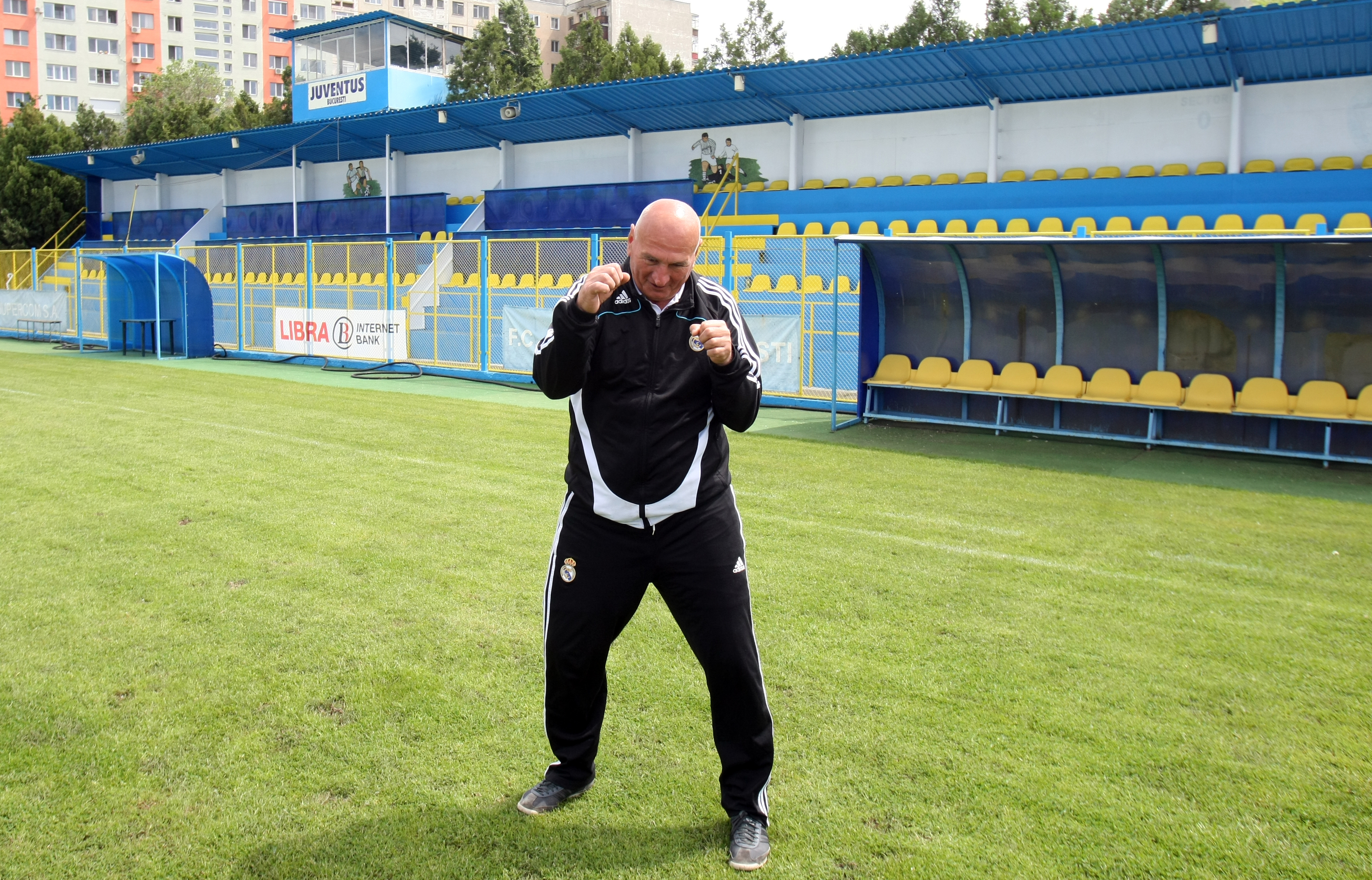 SUPERDEZVĂLUIRE / CIBILAN trăieşte! Temutul "haiduc" a jucat fotbal!
