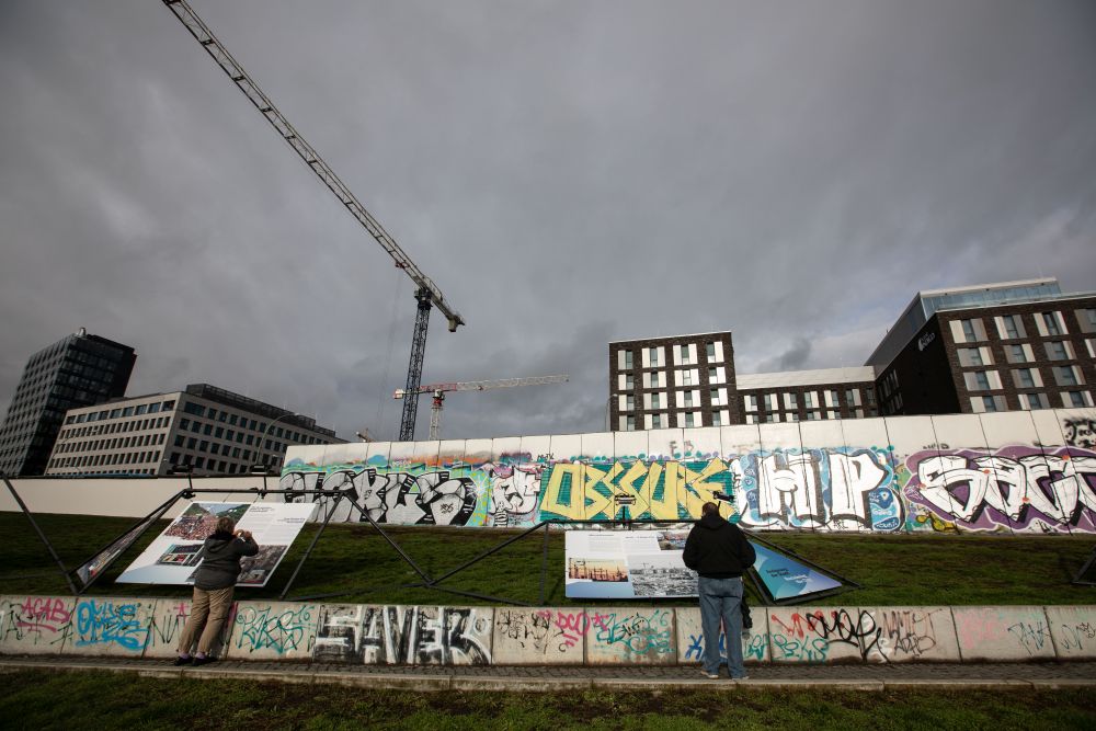 Germania marchează 30 ani de la căderea Zidului Berlinului. Atmosfera sumbră domină ceremoniile din capitala Germaniei