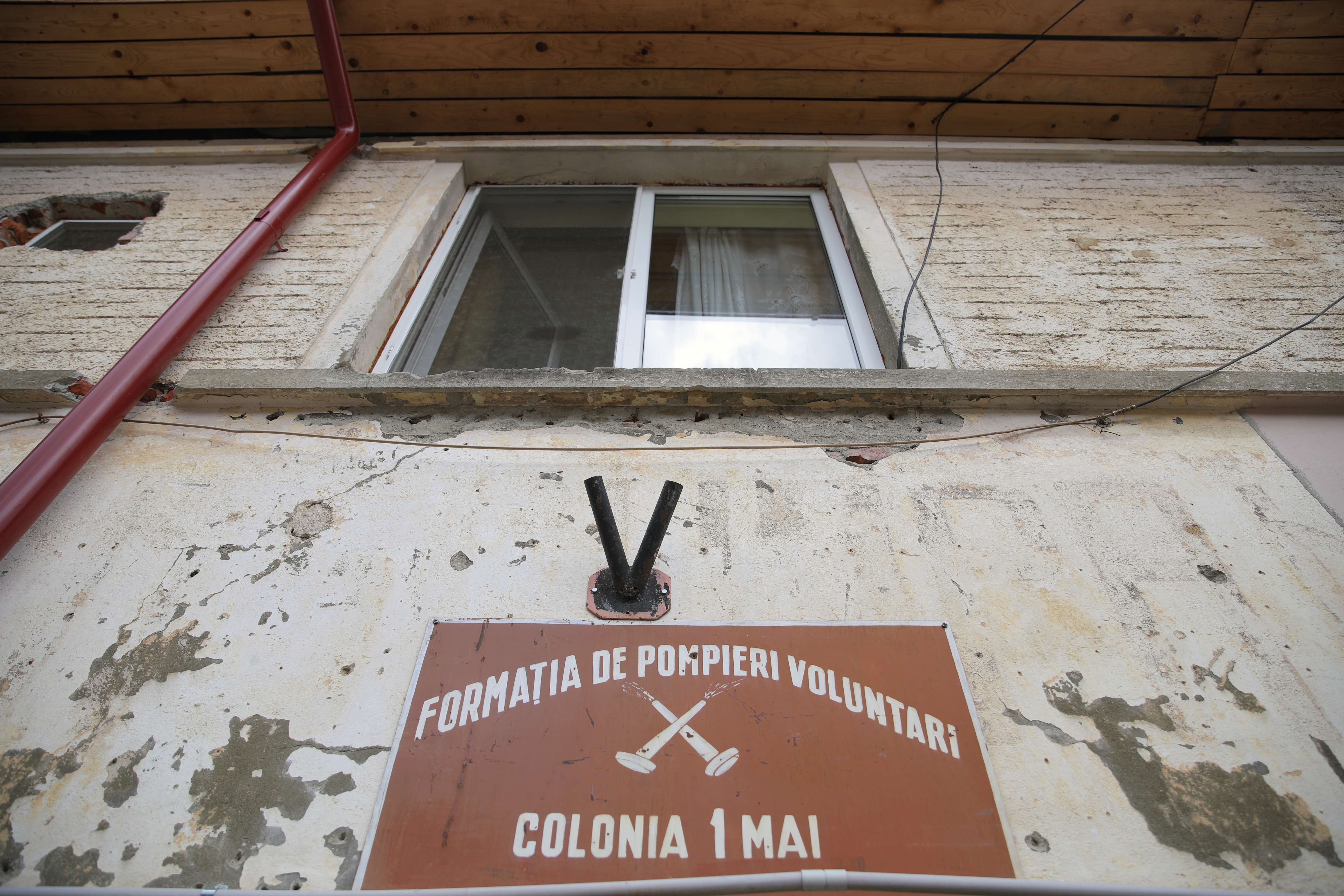 “Aici a fost mereu 1 mai doar cu numele, dar măcar eram liberi”. În Colonia 1 Mai, urmașii minerilor au sărbătorit din curți și de la geamuri