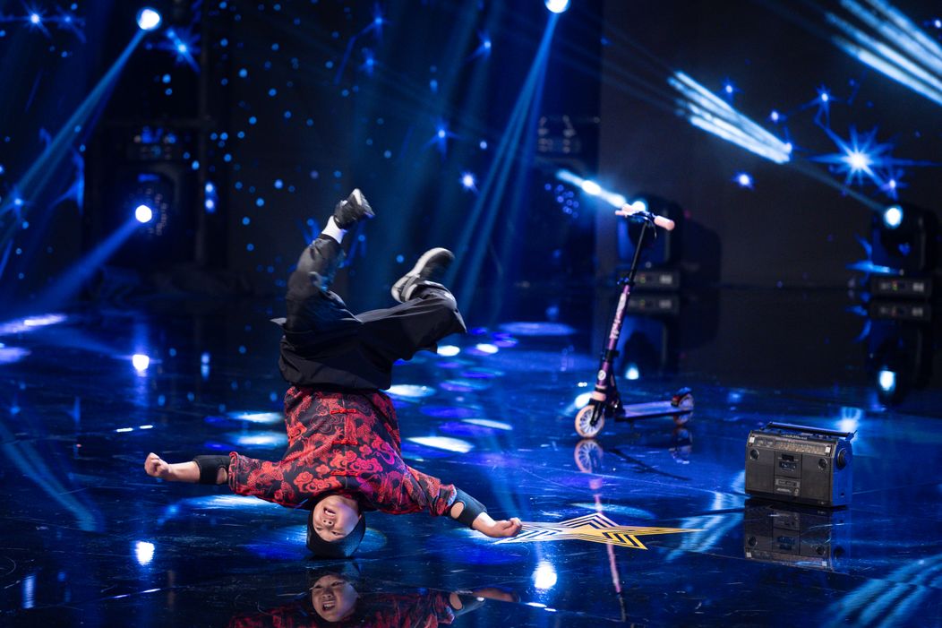 Bboy Nana, puștiul-fenomen de la „Românii au talent”, sezon 14. Mihai Bobonete i-a dat Golden Buzz: „Sunt șocat de-a dreptul! Tu ai văzut ce a făcut băiatul ăsta?”