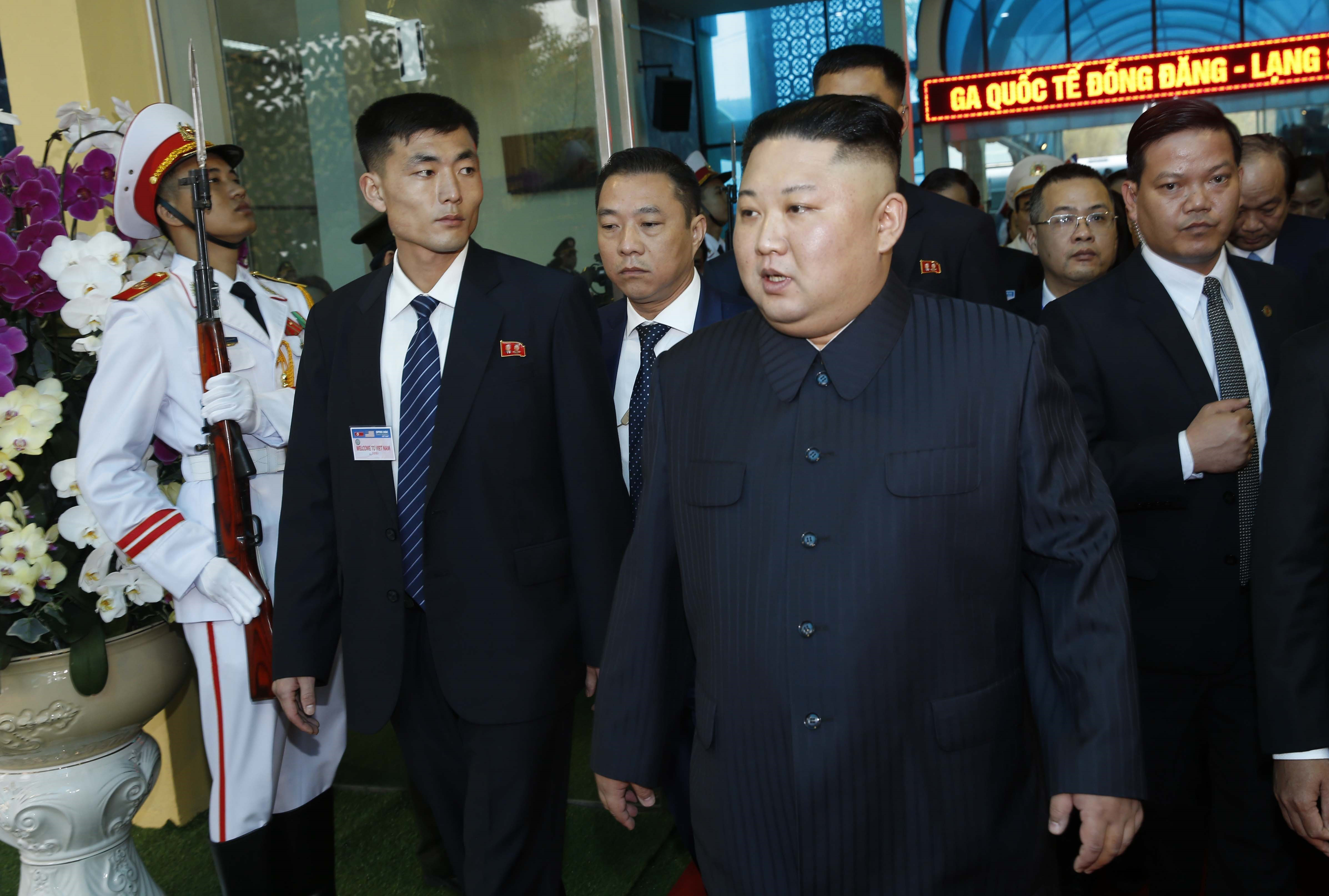 FOTO | Kim Jong-Un a ajuns în Vietnam, pentru summitul dintre Statele Unite şi Coreea de Nord. Liderul nord-coreean, întâmpinat cu covor roșu