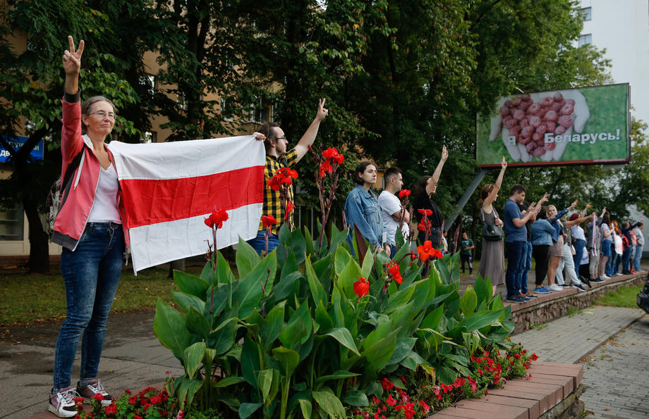 Noi proteste în Belarus | Lanț uman de 13 km, până la închisoarea în care au fost bătuți protestatarii care se opun regimului Lukașenko