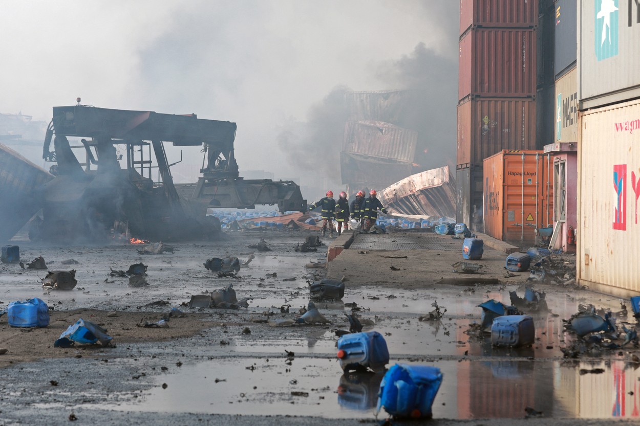 Tragedie în Bangladesh. Peste 40 de morți și sute de răniți, într-un incendiu de proporții la un depozit