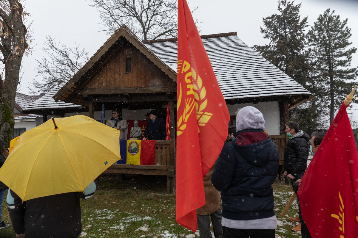 Acasă la Nicolae Ceaușescu, în Scornicești, de ziua fostului dictator. Ode, regrete și un oraș abandonat de oamenii plecați la muncă în afară
