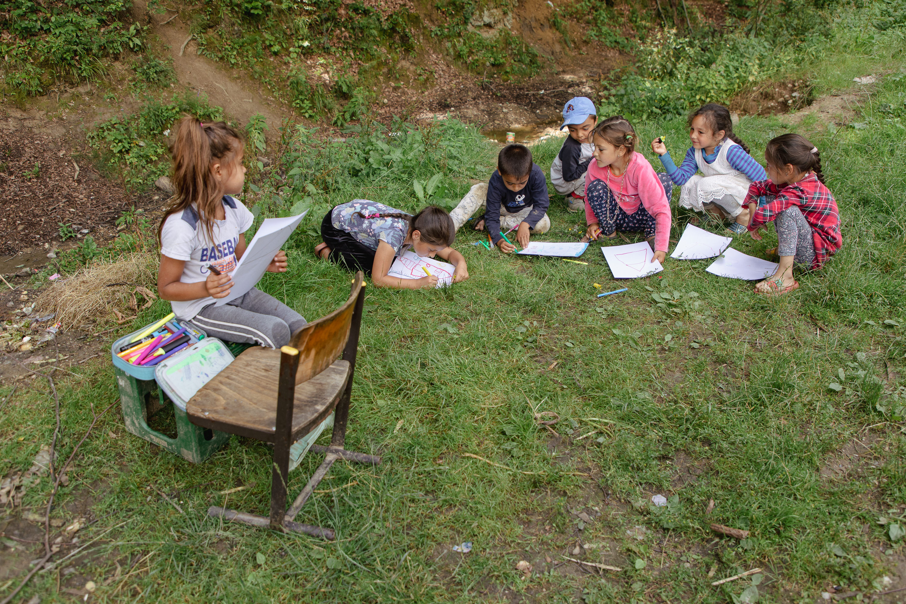 Fiindcă treceau prin pădure până la școală, generații întregi din cătunul Tufanu cu Icoana, Argeș, n-au ajuns să termine opt clase. Cum au luptat