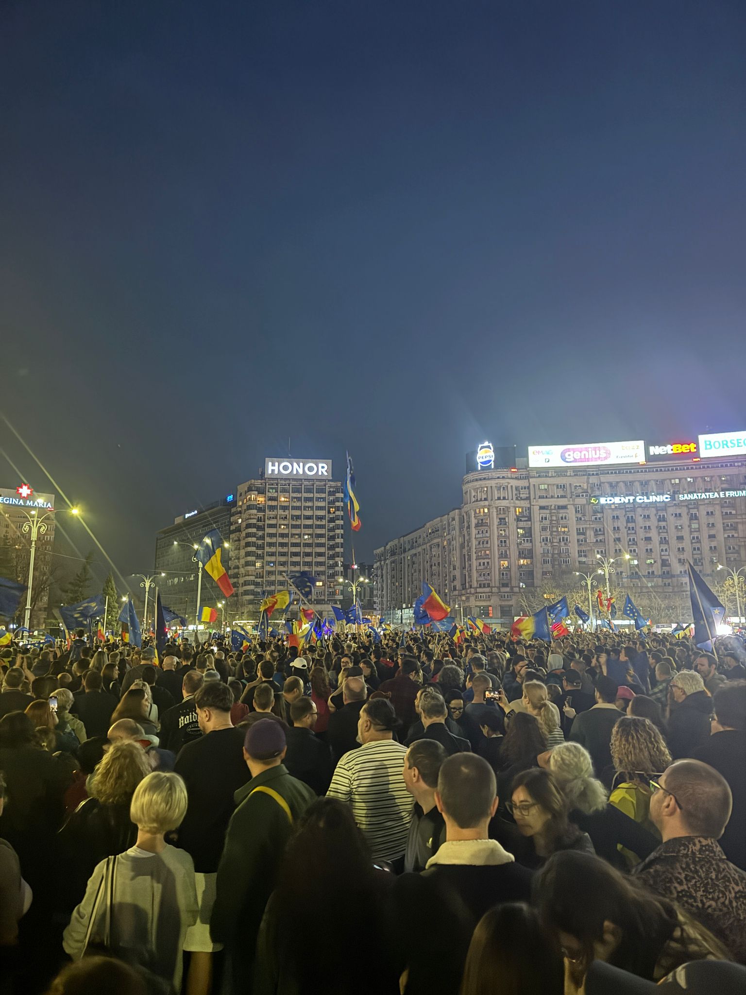 Miting EuRo Manifest în Piaţa Victoriei pentru susținerea apartenenţei la UE. Fanii lui Călin Georgescu, identificați de jandarmi