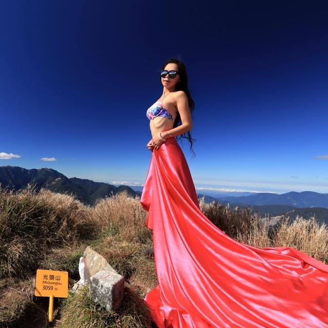 FOTO | O tânără din Taiwan cunoscută drept "Alpinista în bikini" a fost găsită înghețată pe munte după ce a căzut de la înălțime