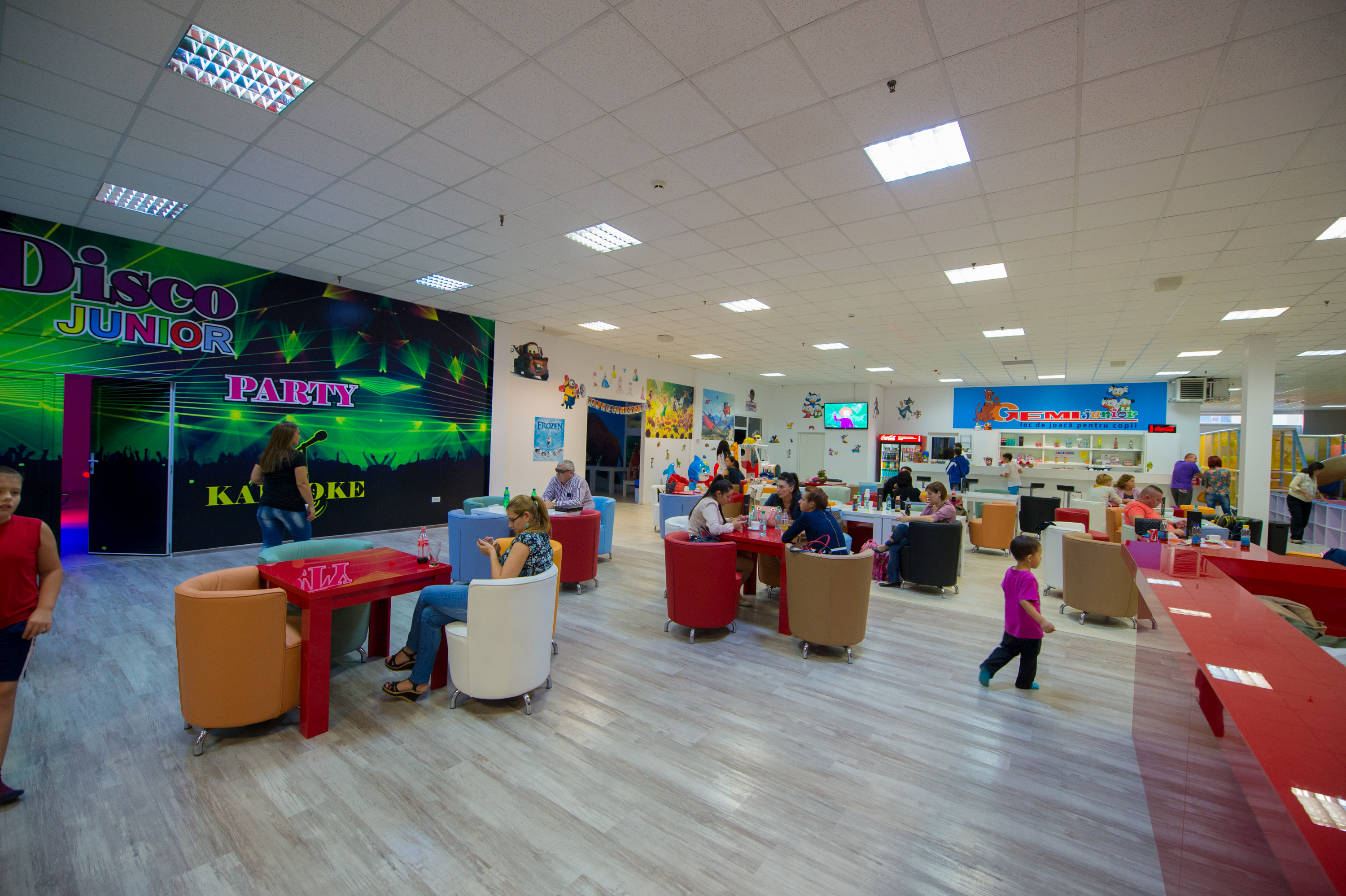 Familia milionară a lui Țucudean a deschis... discotecă pentru prichindei