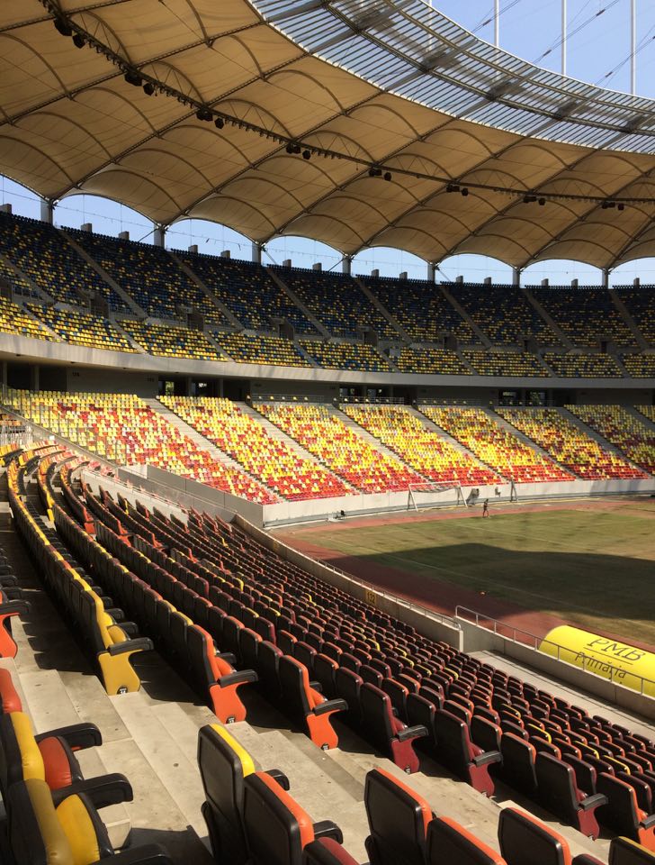 Cea de-a opta schimbare a gazonului de pe Arena Națională a început în forță, cu un tractor, două remorci și câteva lopeți | FOTO&VIDEO