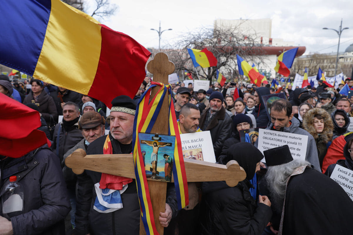 Amenzi de 29.950 de lei după protestul antirestricții din București la care a fost și senatoarea Diana Șoșoacă