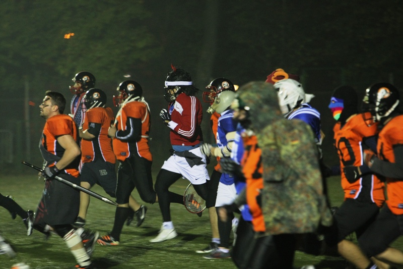 FOTO / Meci de groază la ”Arcul de Triumf”! Arlechinii şi Rebelii au jucat rugby-fotbal american