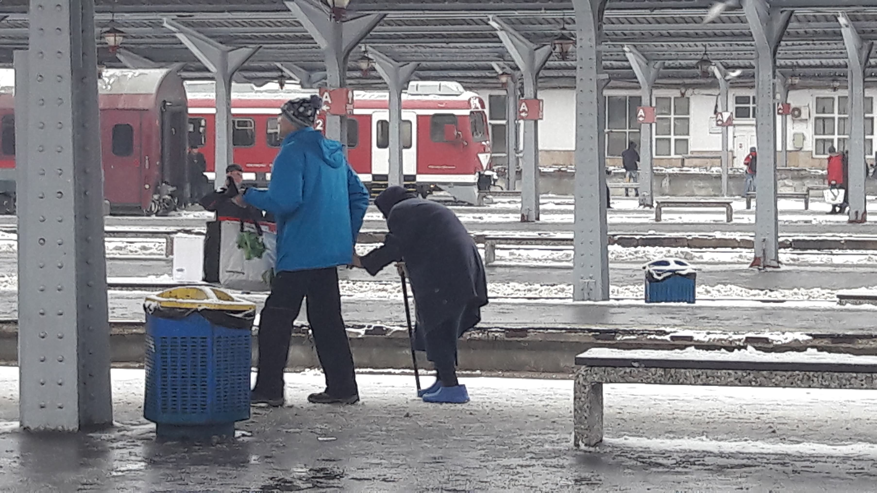 UPDATE/ Întârzieri de sute de minute în Gara de Nord! Un tren care trebuia să ajungă la 8 dimineața a sosit după aproape 10 ore! Unde poți vedea în timp real situația fiecărei curse