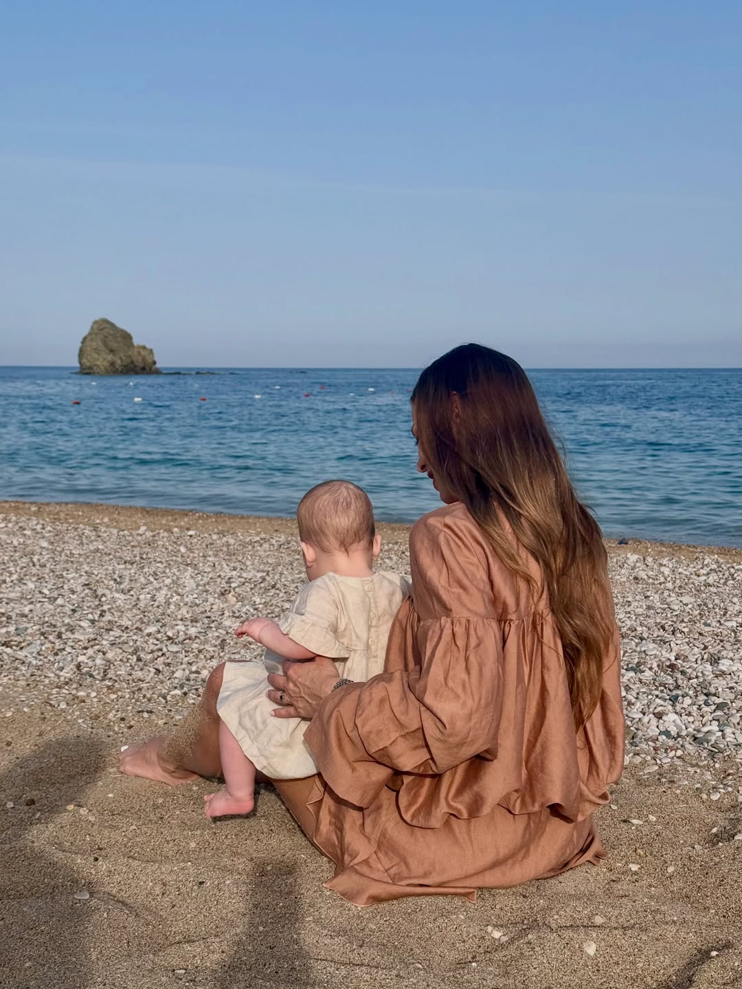 Imagini cu Roxana Nemeș și gemenii ei în vacanță, în Turcia. Cât costă sejurul la resortul de cinci stele din Antalya