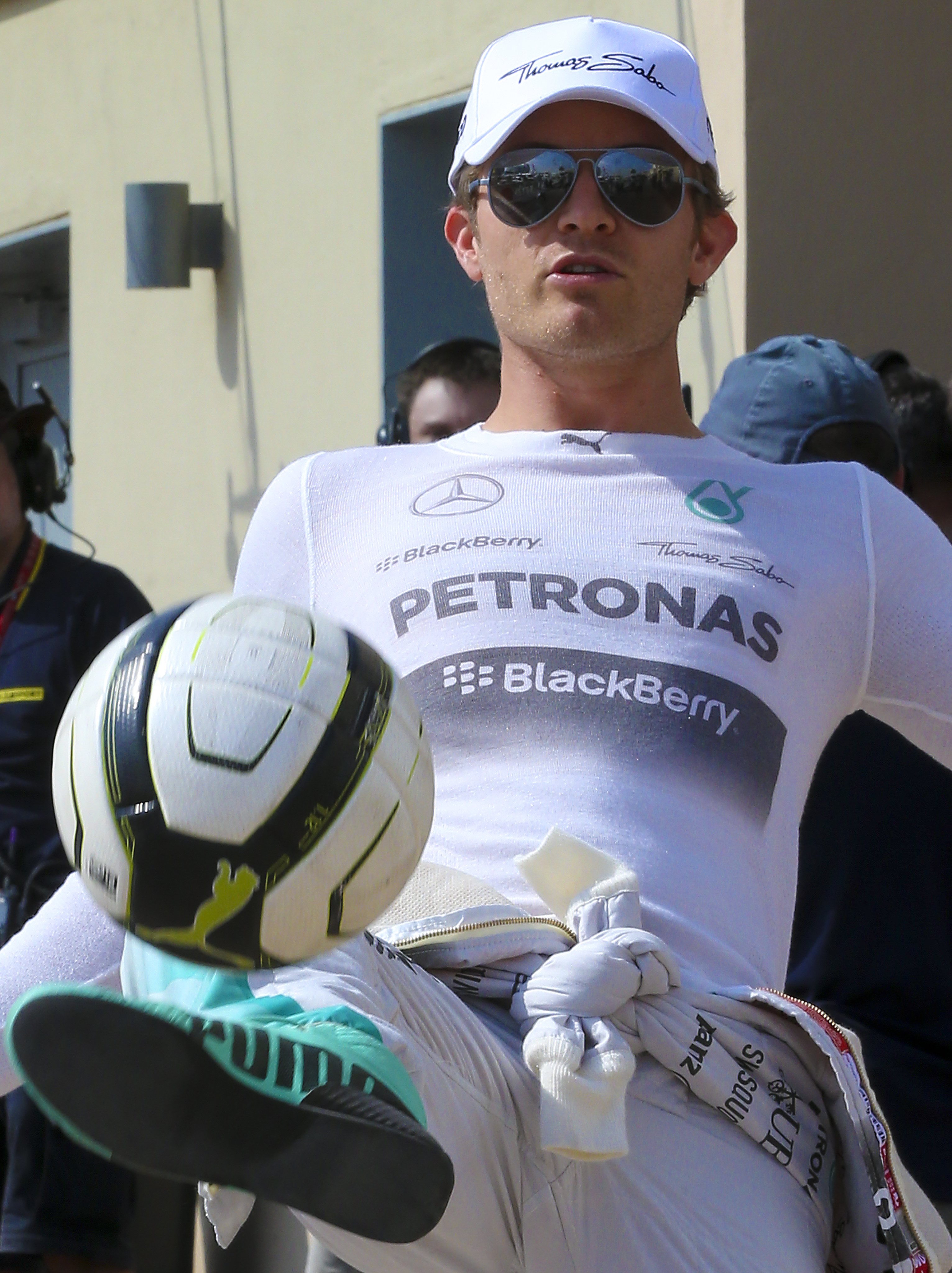 GALERIE FOTO / Nico Rosberg a lăsat Formula 1 şi s-a apucat de fotbal! 